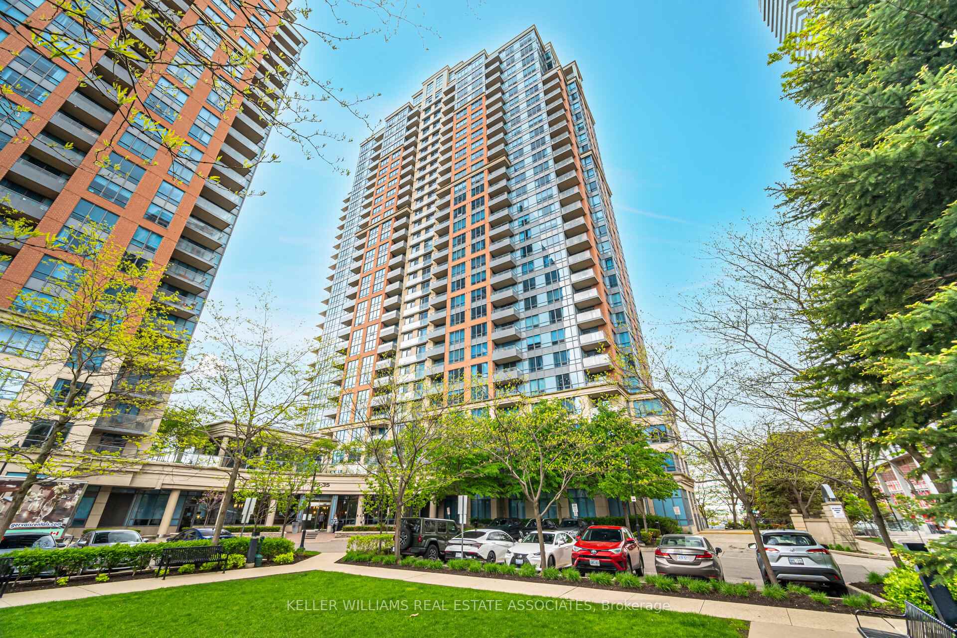 2 Bedrooms Condo at 35 Viking, Toronto For sale