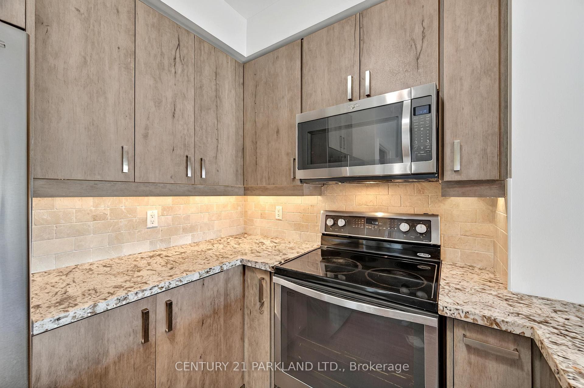 2 Bedrooms Condo at 2900 Highway 7, Vaughan For sale
