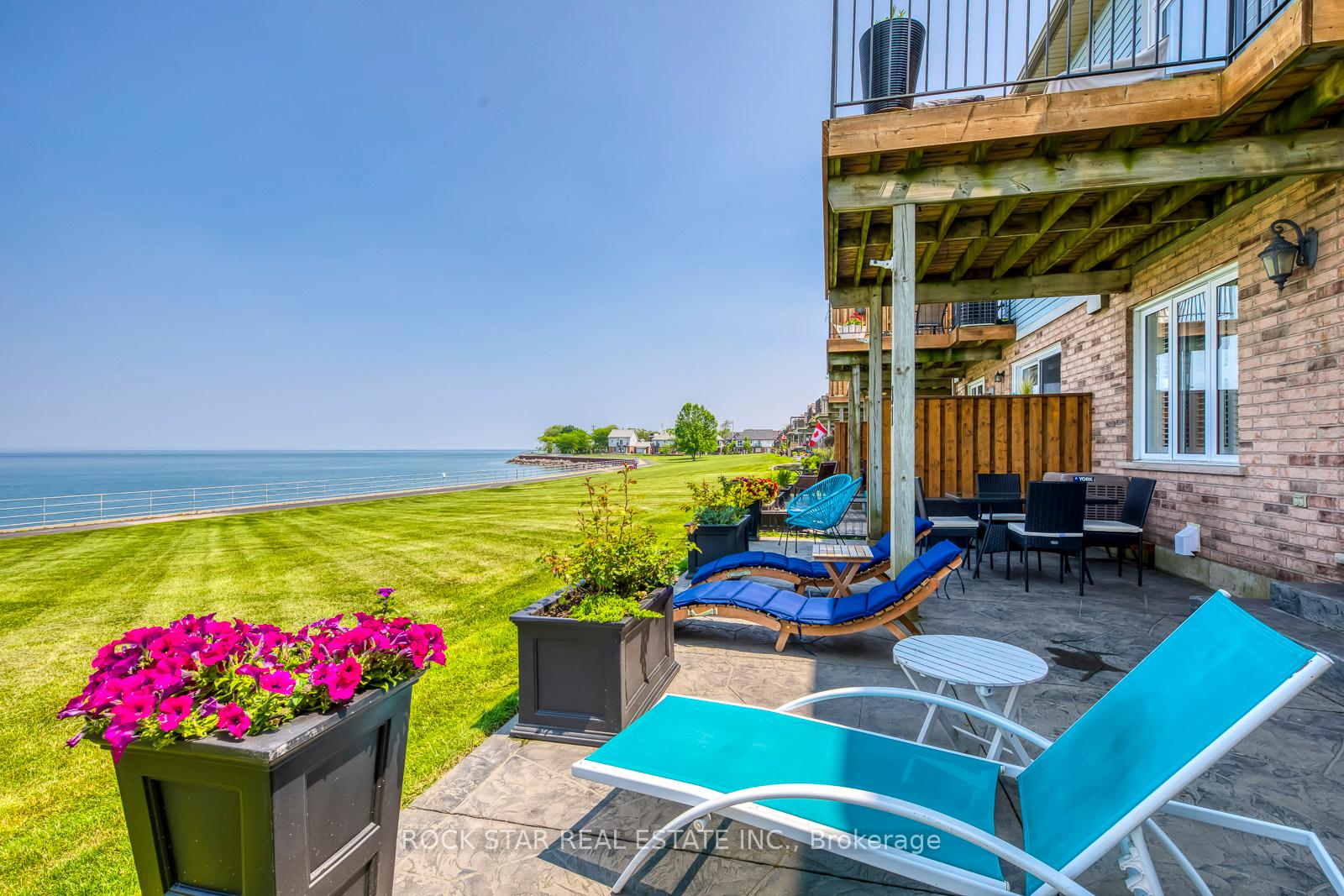 2 Bedrooms Condo at 515 North Service, Hamilton For sale