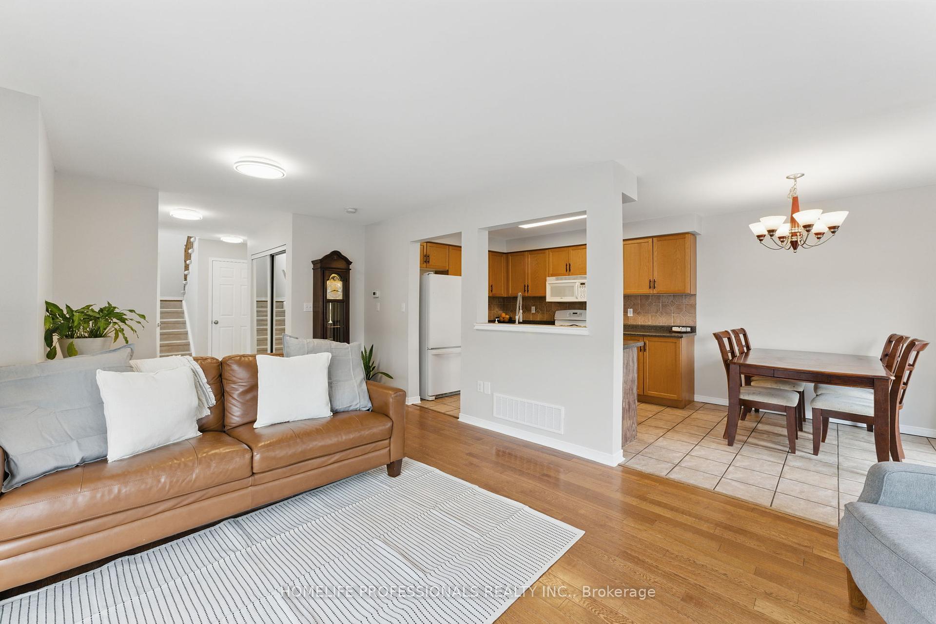 3 Bedrooms Condo at 485 Green,  Hamilton For sale