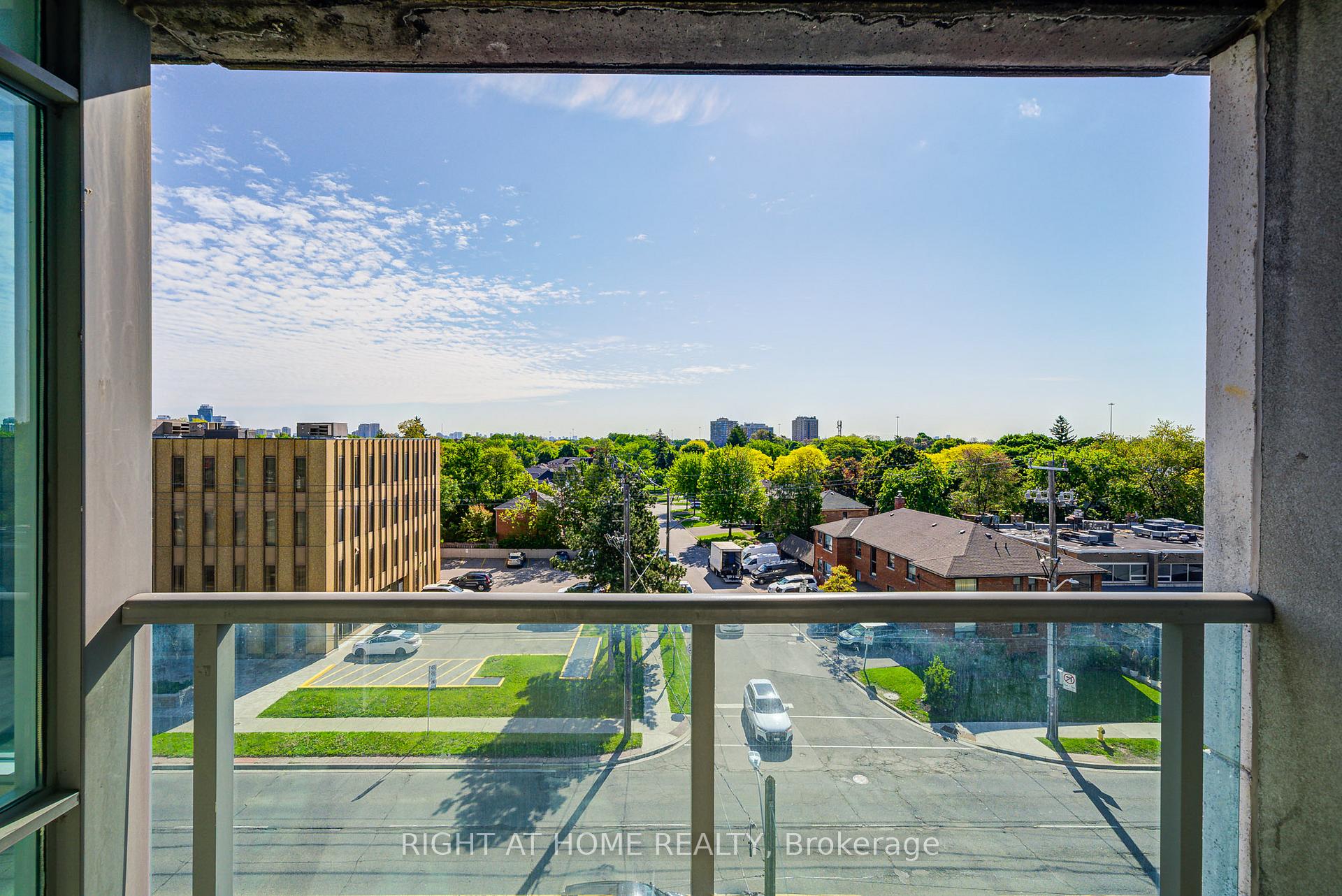 2 Bedrooms Condo at 3840 Bathurst, Toronto For sale