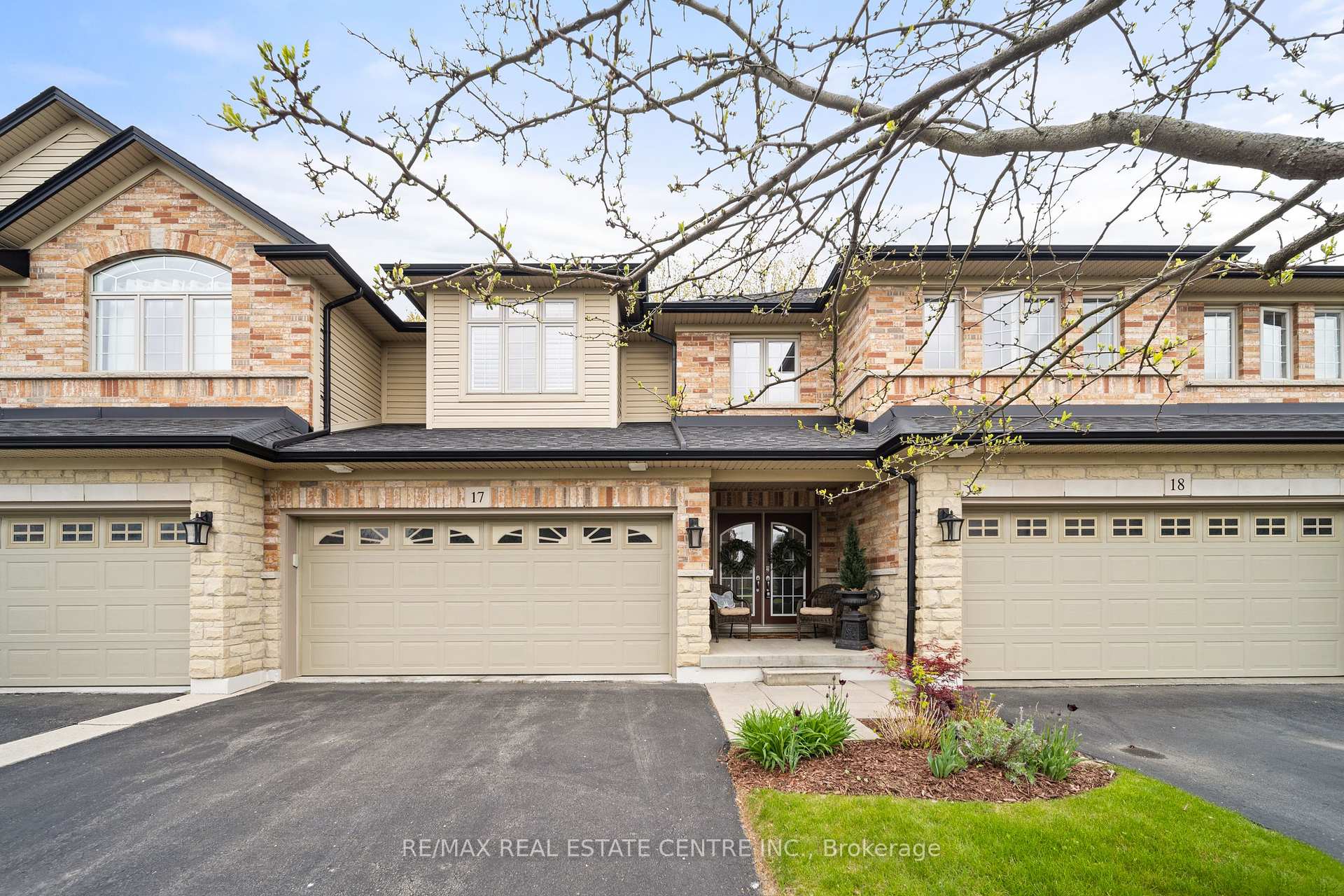 3 Bedrooms Condo at 441 Stonehenge, Hamilton For sale