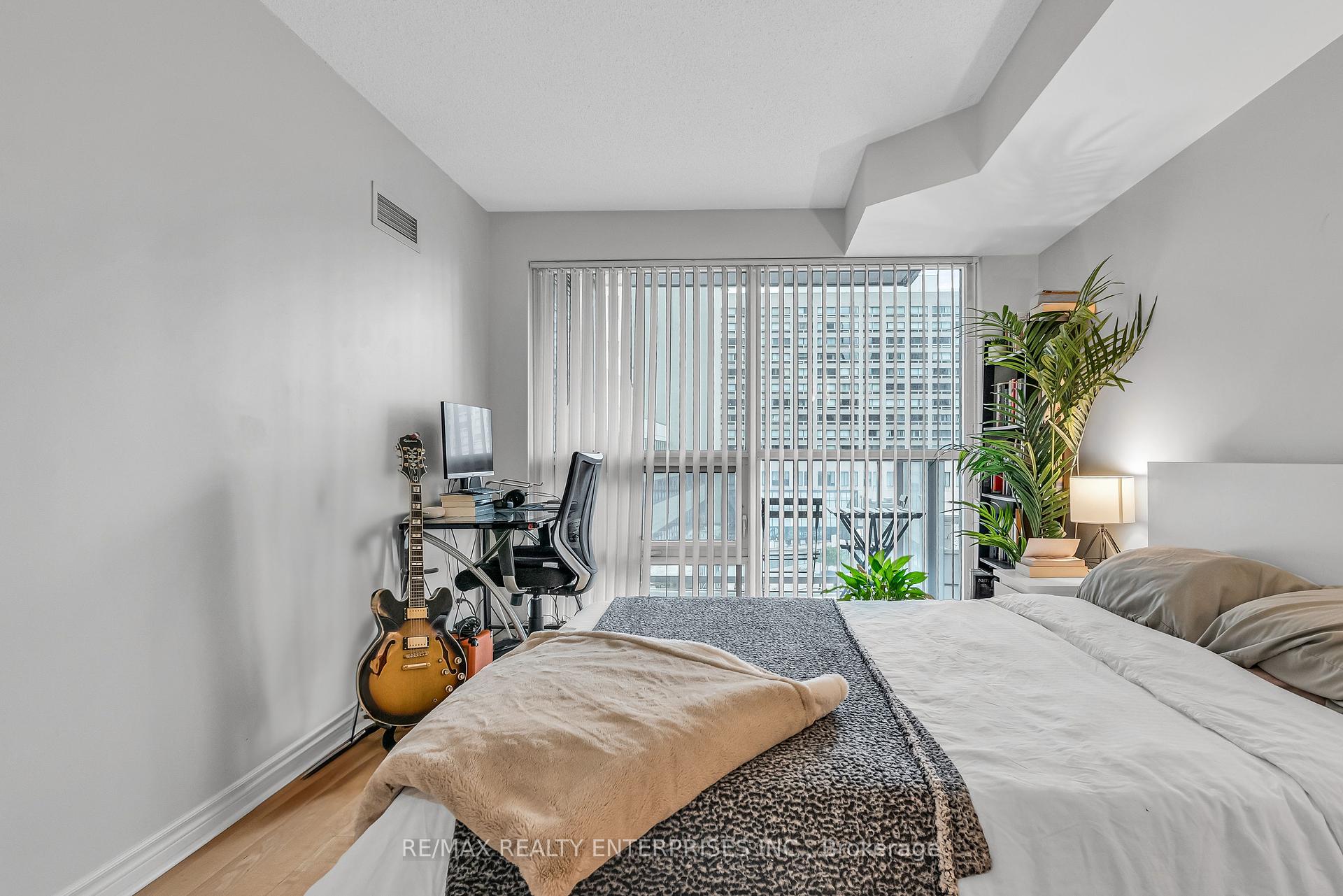 2 Bedrooms Condo at 763 Bay, Toronto For sale