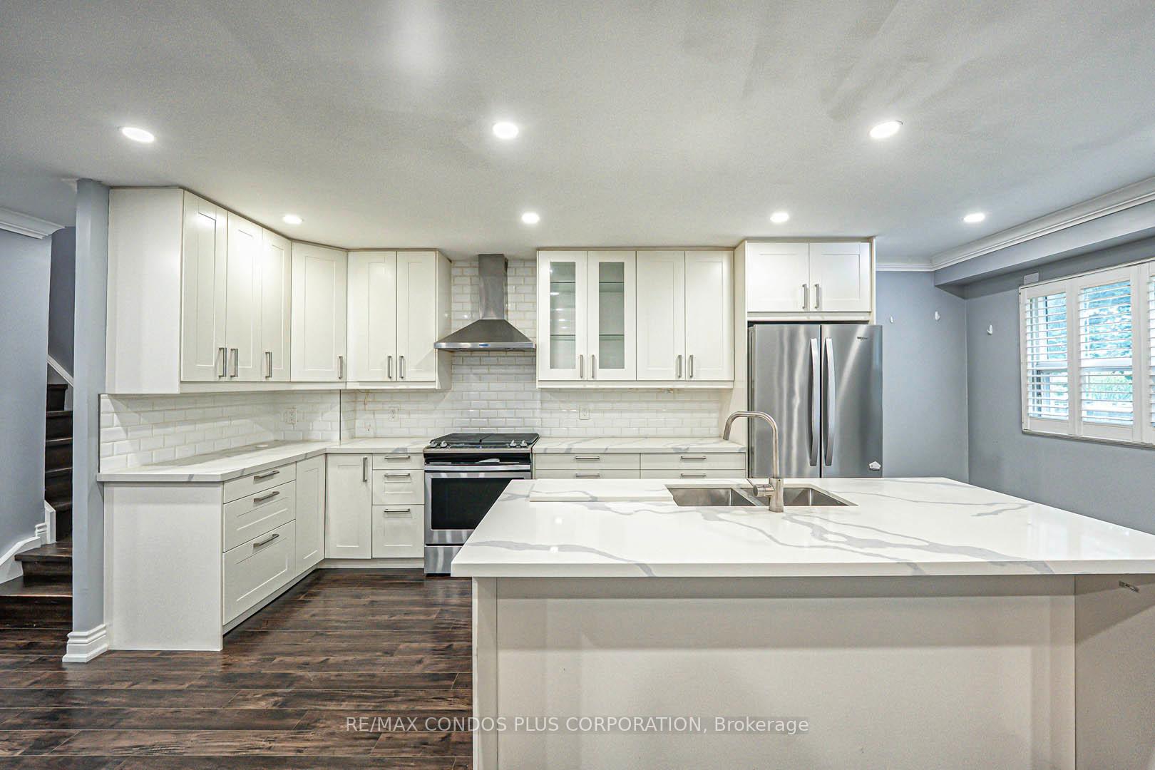 3 Bedrooms Condo at 525 Meadows, Mississauga For sale