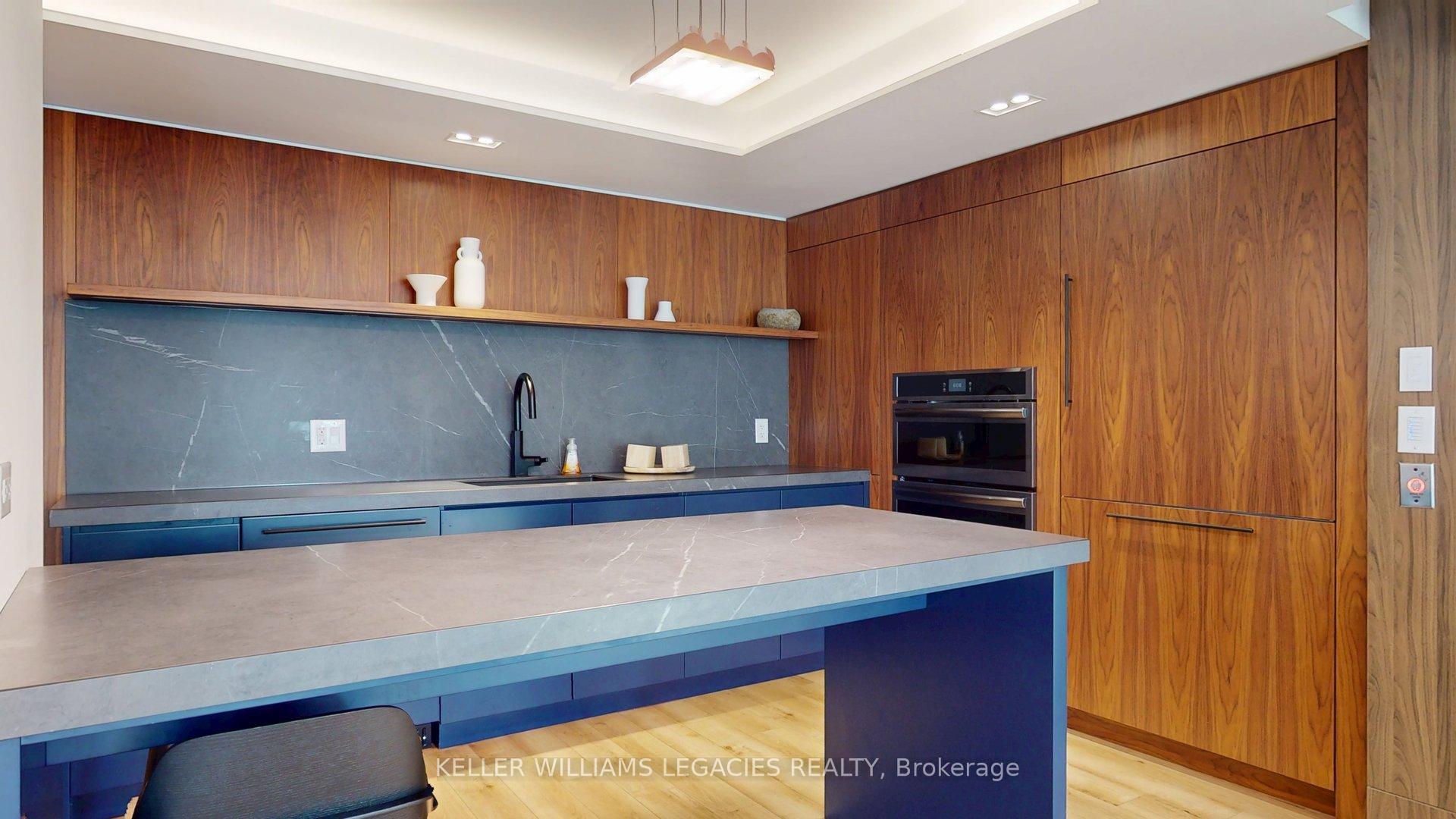 3 Bedrooms Condo at 1195 The Queens, Toronto For sale