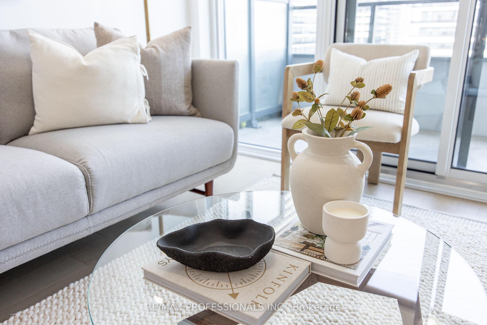2 Bedrooms Condo at 20 Shore Breeze, Toronto For sale