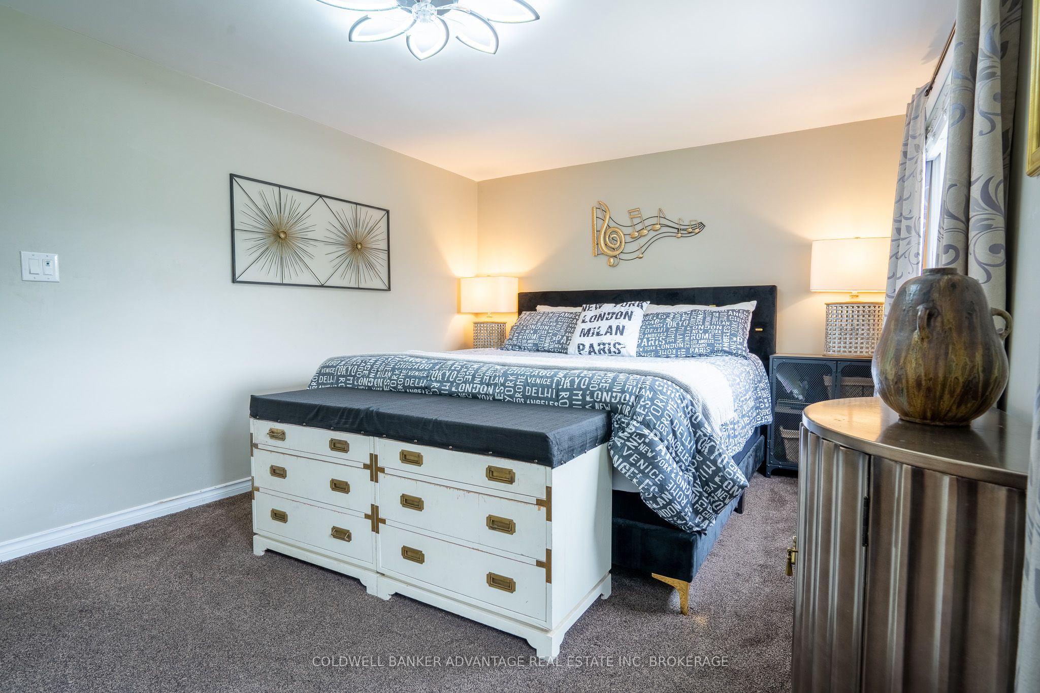 4504 Queensway Gardens N
