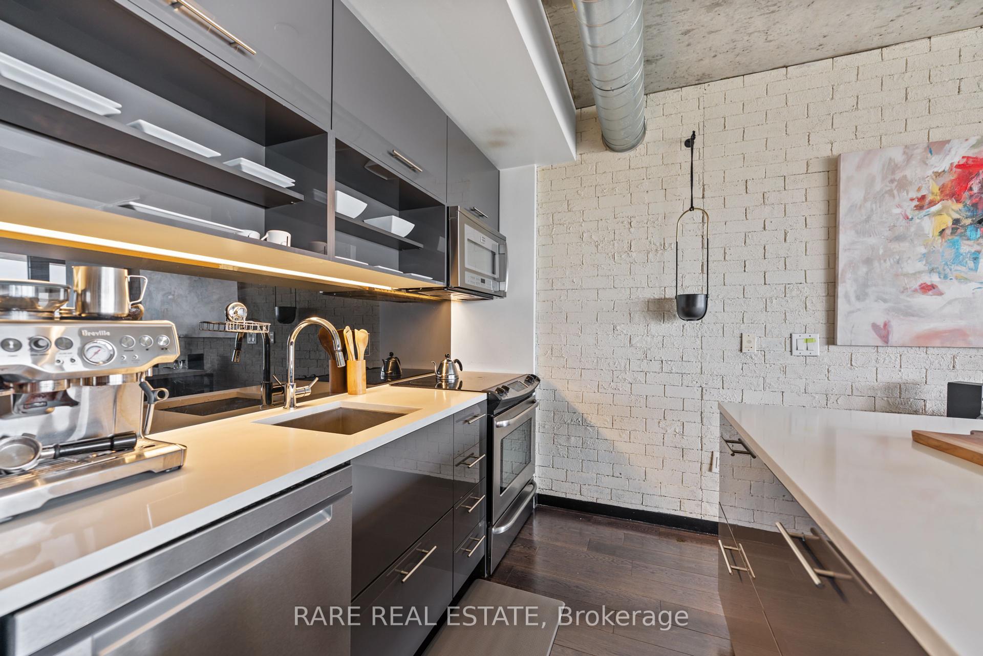 2 Bedrooms Condo at 32 Trolley, Toronto For sale
