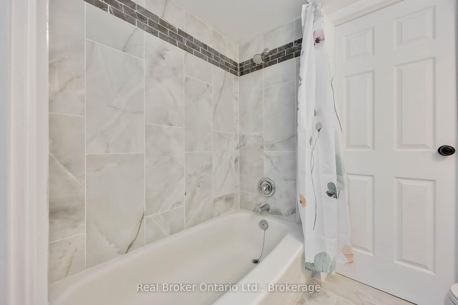 2 Bedrooms Condo at 222 The Esplanade, Toronto For sale
