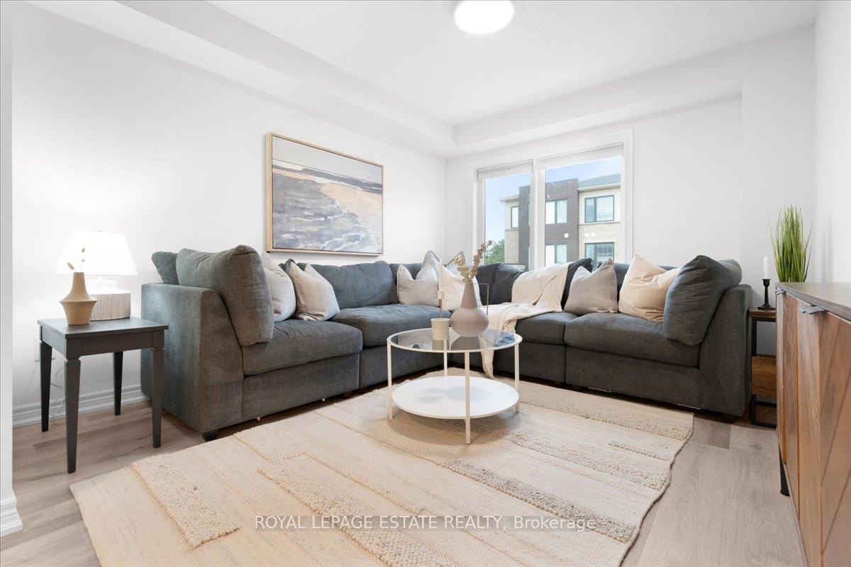 3 Bedrooms Condo at 39 Radison, Hamilton For sale