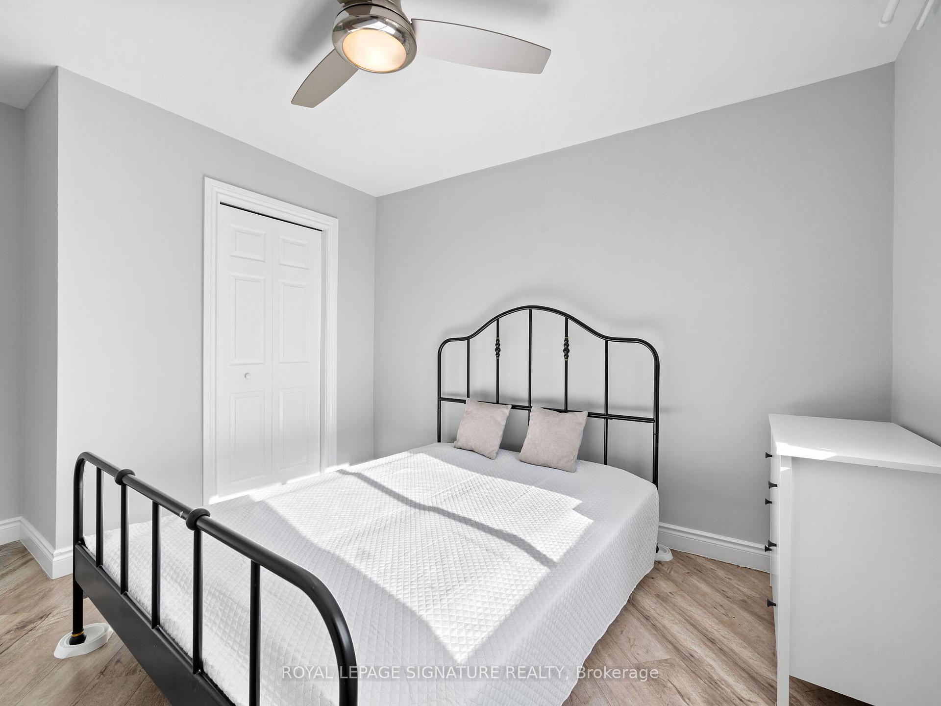 2 Bedrooms Condo at 28 Victoria, Hamilton For sale