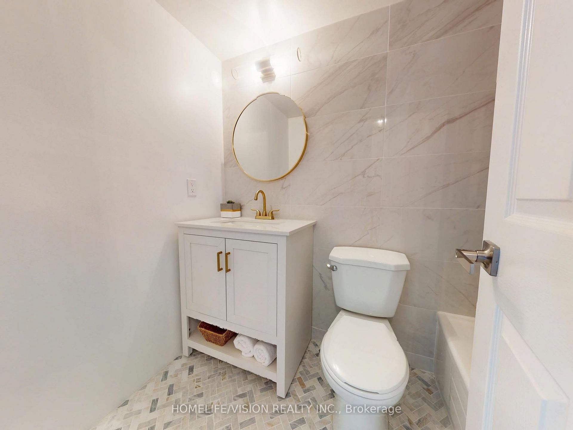 3 Bedrooms Condo at 205 Wynford, Toronto For sale