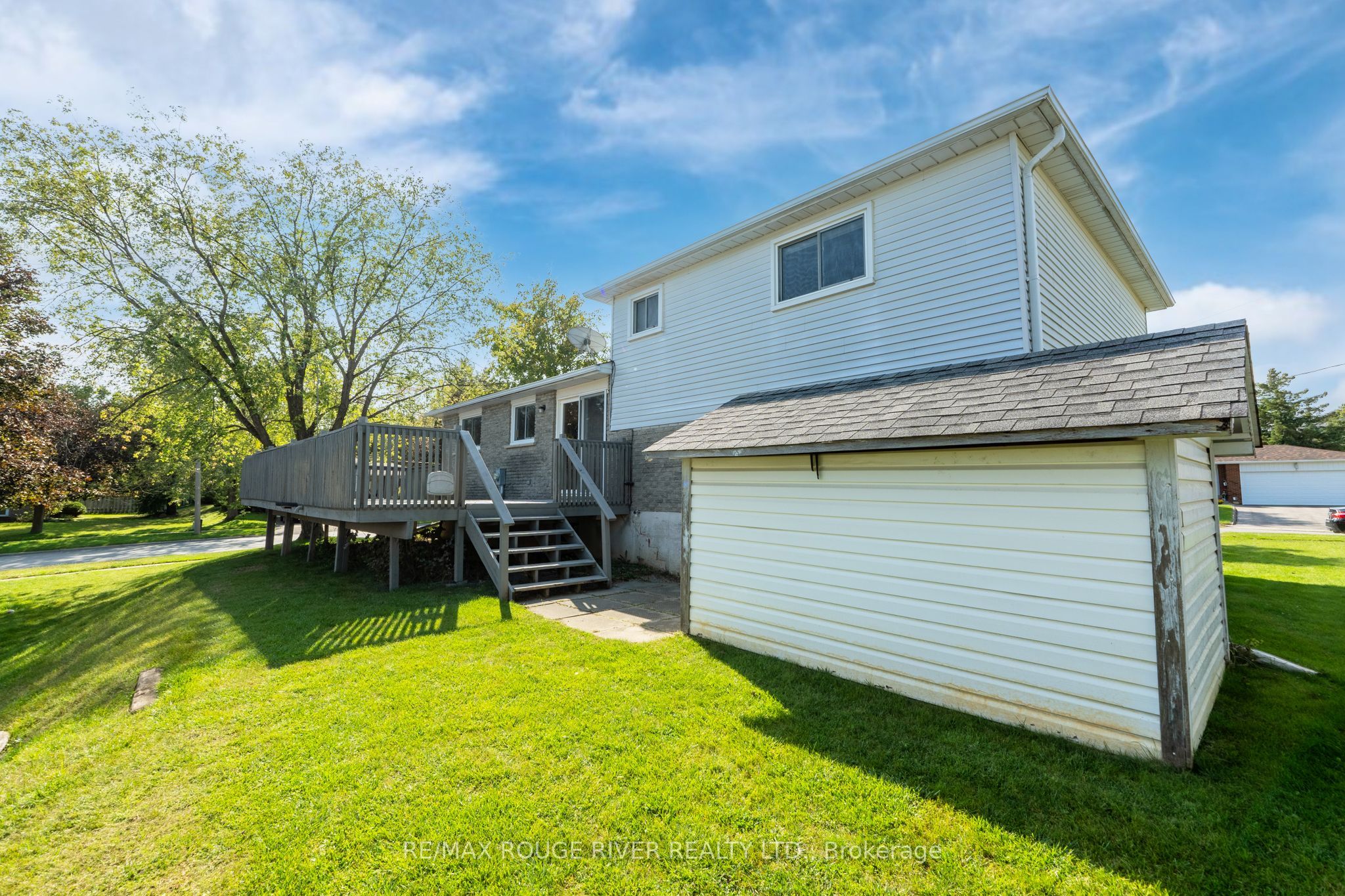 1 Applewood Crescent