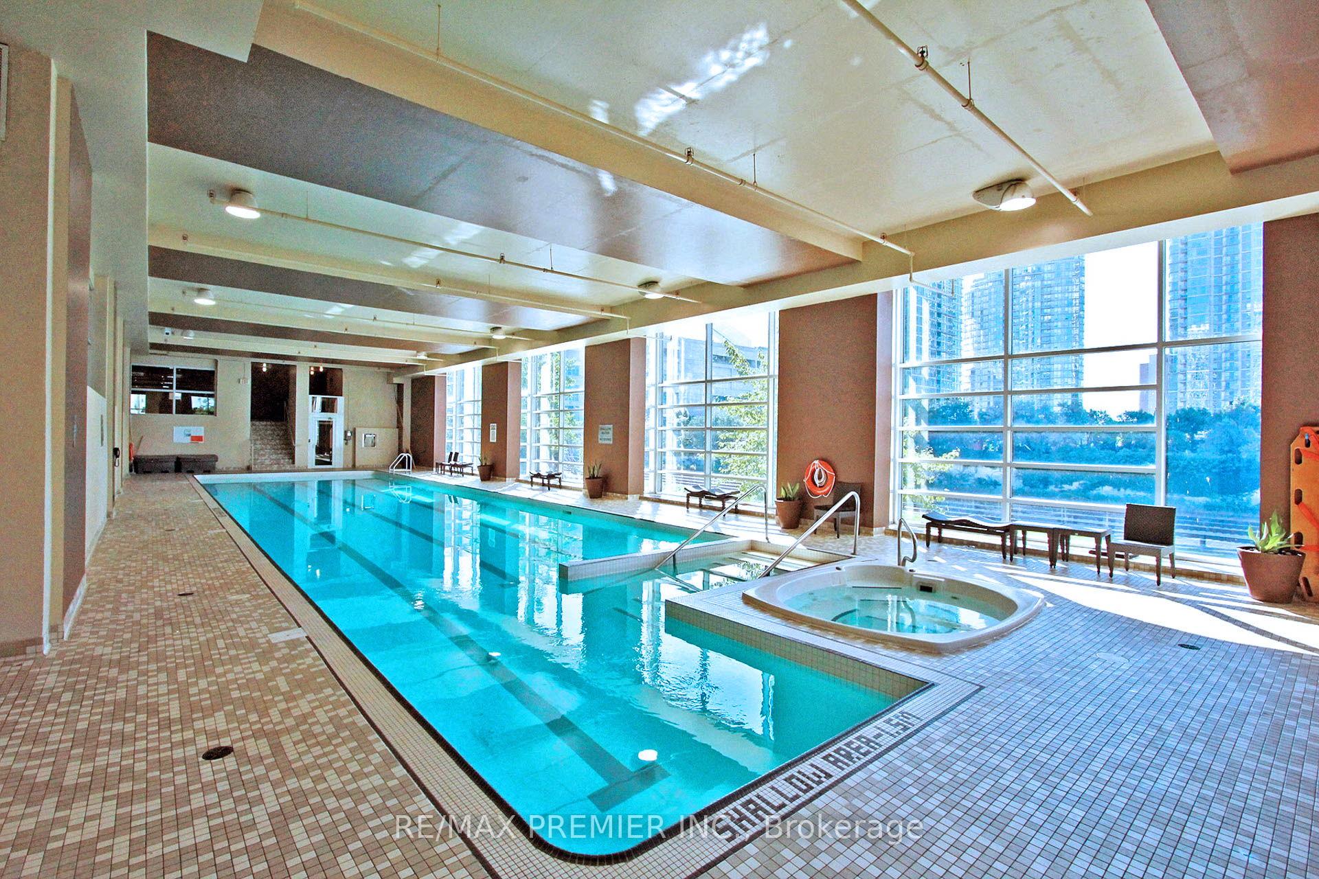 2 Bedrooms Condo at 381 Front,  Toronto For sale