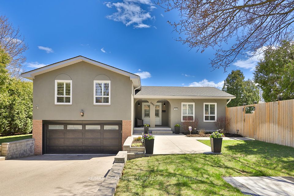 685 CASTLEGUARD Crescent, Burlington, ON L7N 2W7