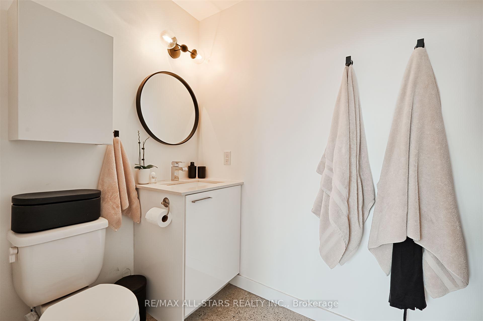 2 Bedrooms Condo at 510 King, Toronto For sale