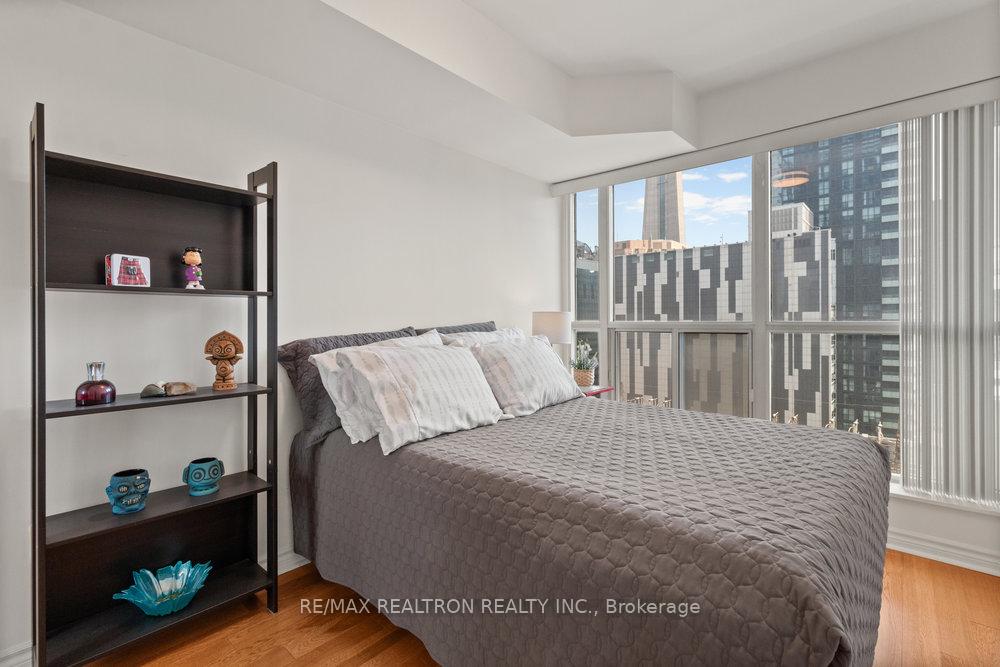 3 Bedrooms Condo at 250 Wellington, Toronto For sale