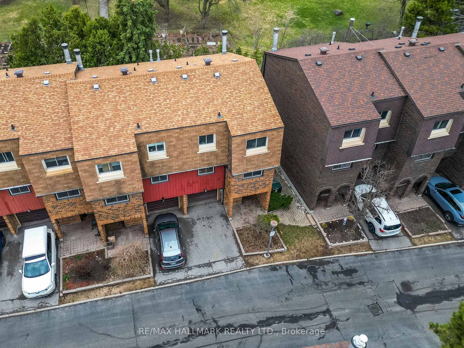 3 Bedrooms Condo at 60 Bards Walkway, Toronto For sale
