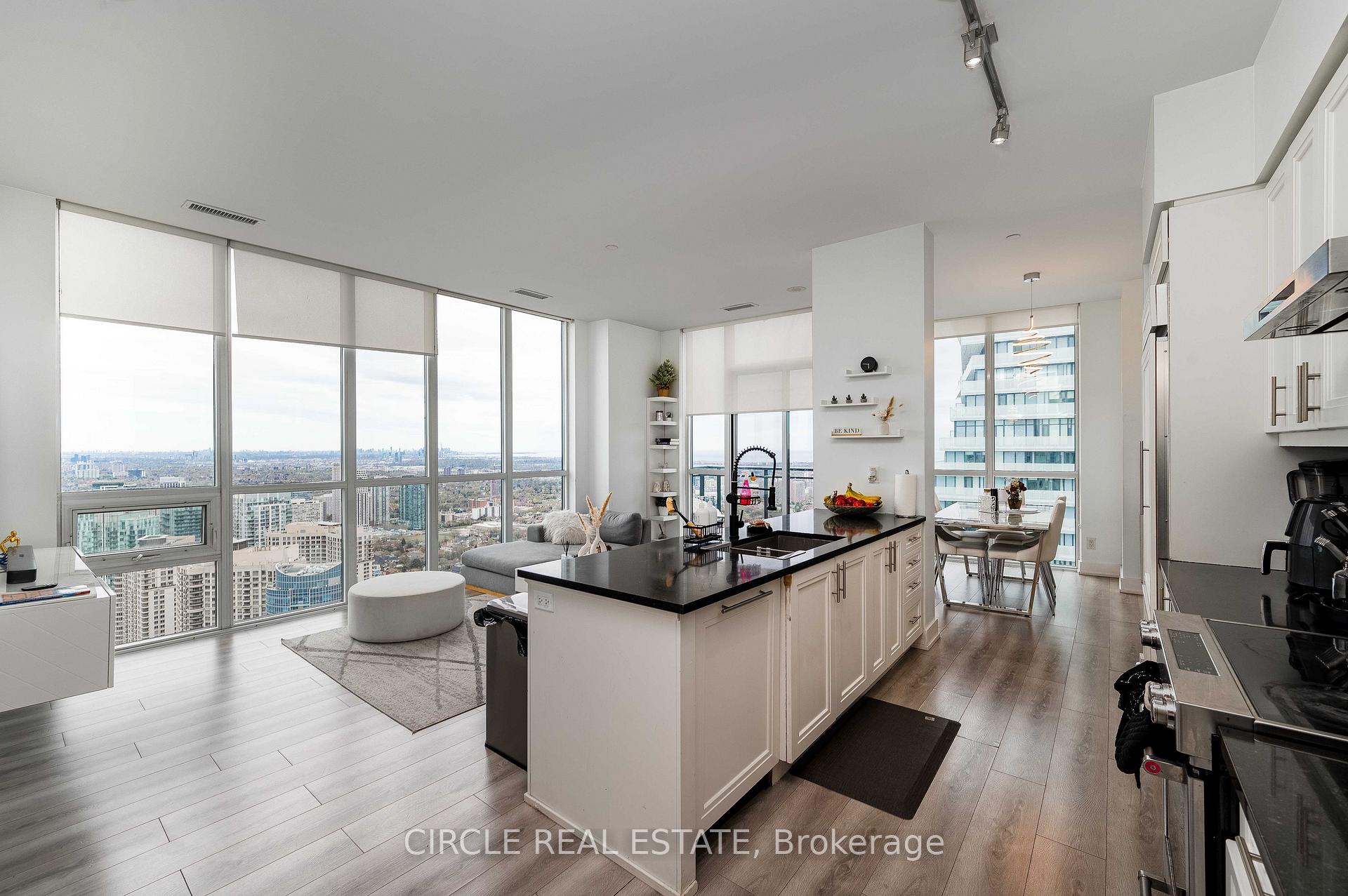 4 Bedrooms Condo at 4011 Brickstone Mews, Mississauga For sale