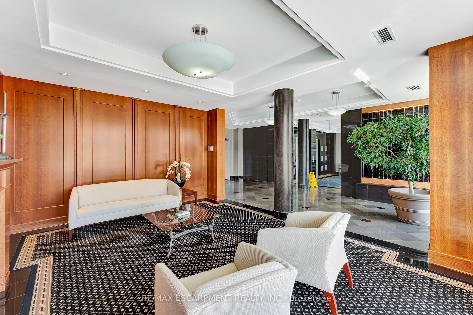 2 Bedrooms Condo at 1770 Main,  Hamilton For sale