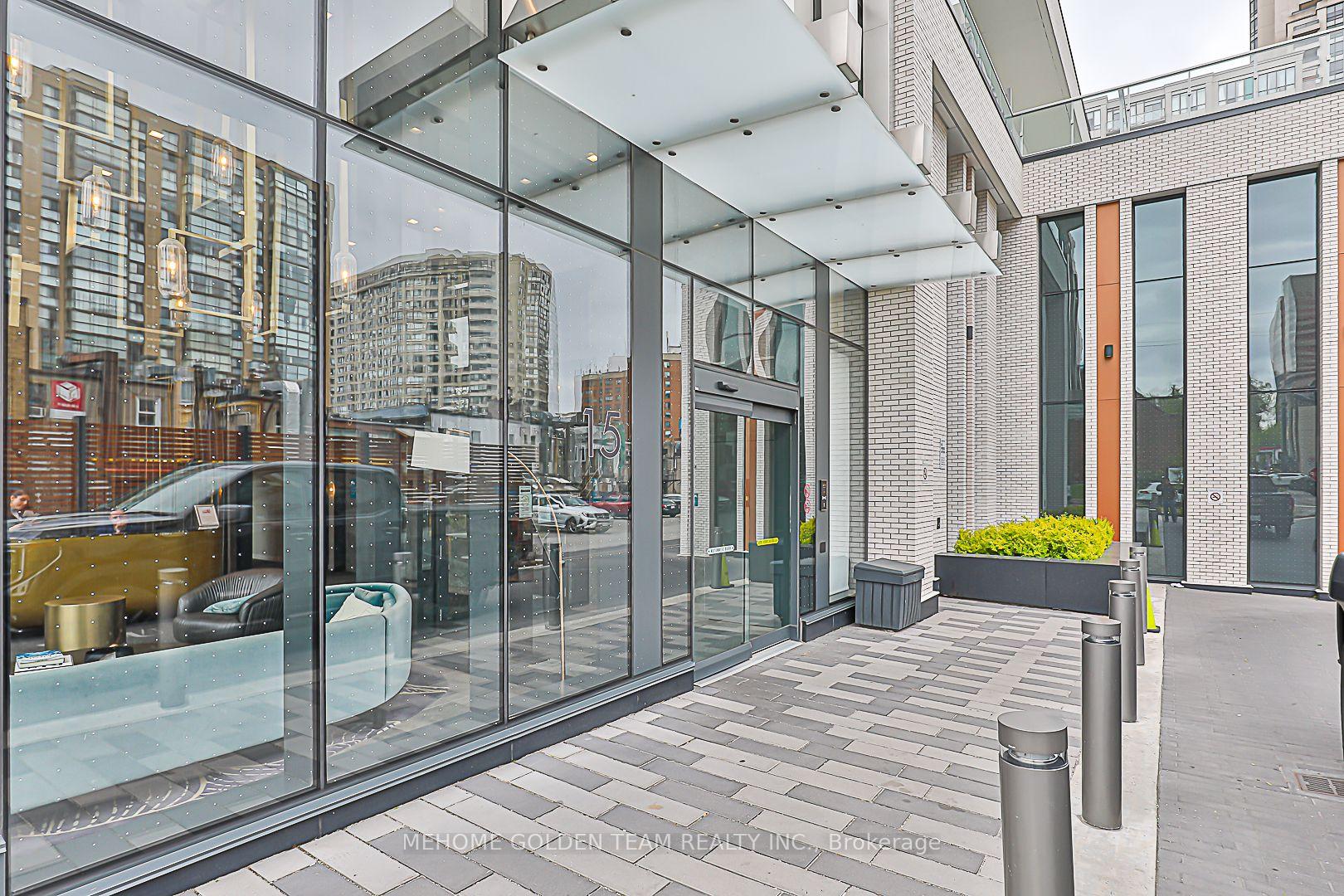 3 Bedrooms Condo at 15 Holmes, Toronto For sale