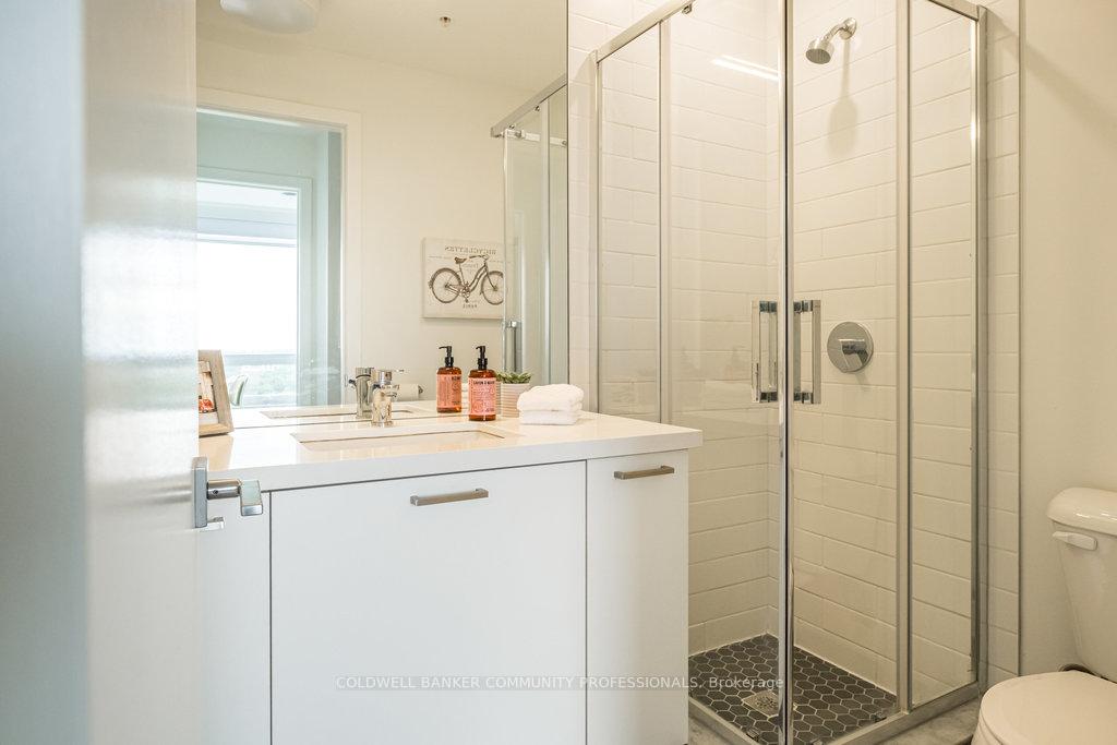 2 Bedrooms Condo at 467 Charlton, Hamilton For sale