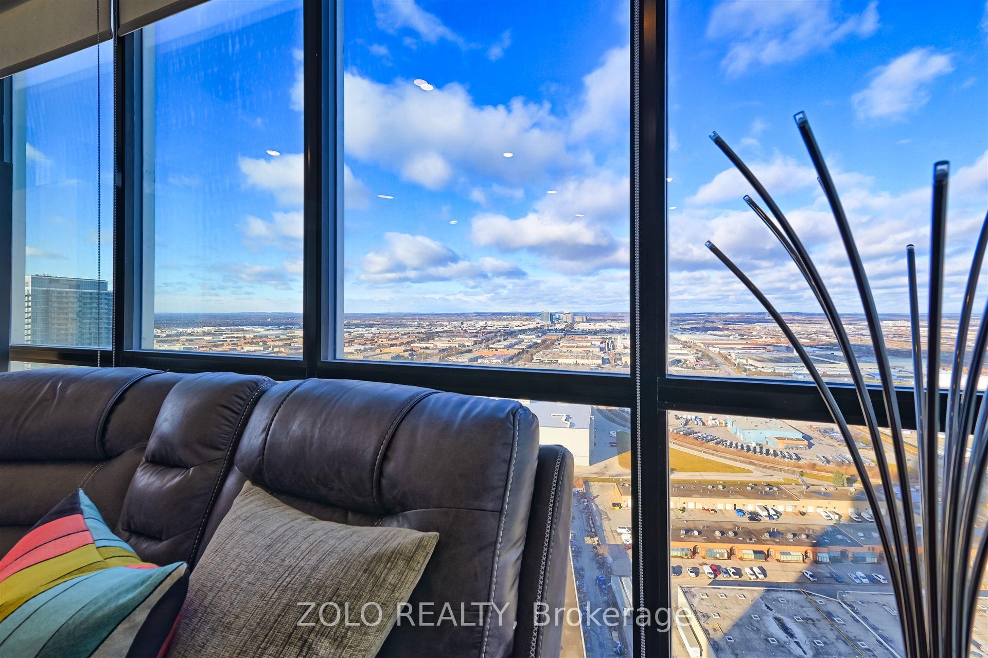 2 Bedrooms Condo at 2908 highway 7,  Vaughan For sale