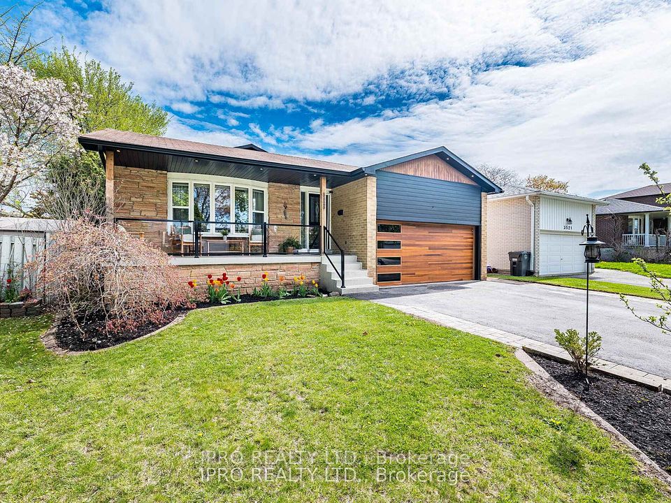 3525 Burningelm Crescent, Mississauga, ON L4Y 3L2