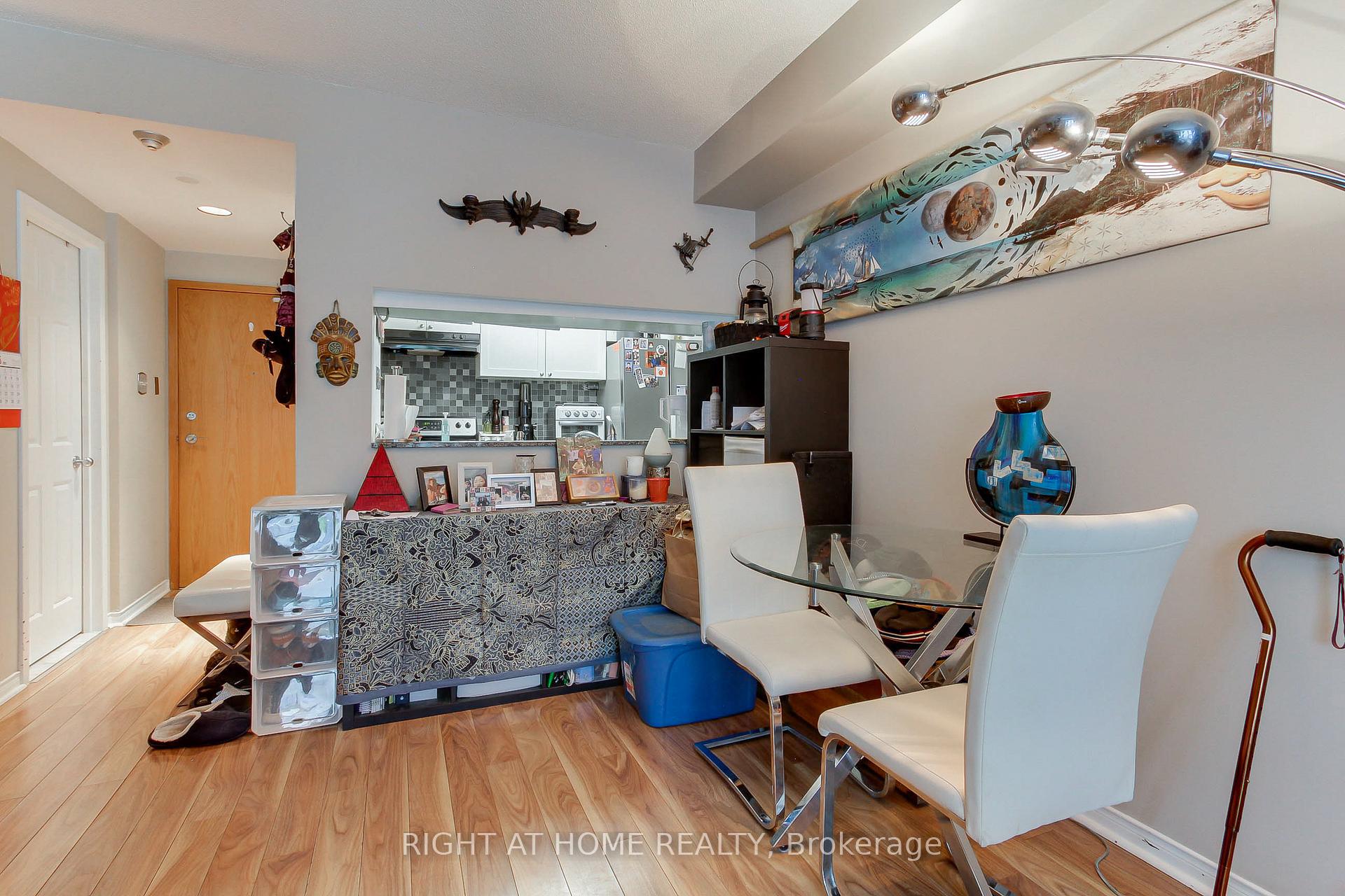 1 Bedroom Condo at 77 Harbour, Toronto For sale
