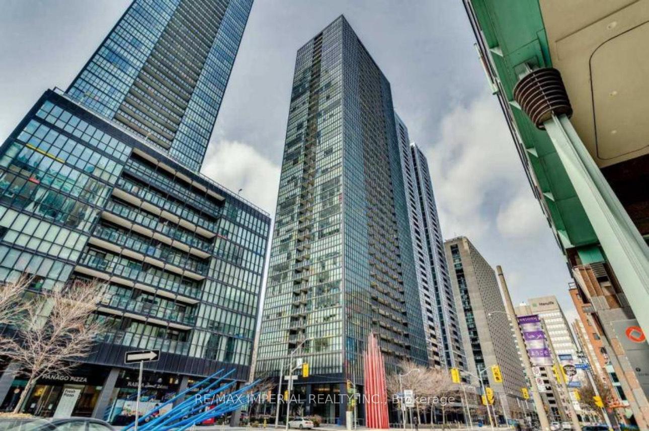 2 Bedrooms Condo at 110 Charles, Toronto For sale