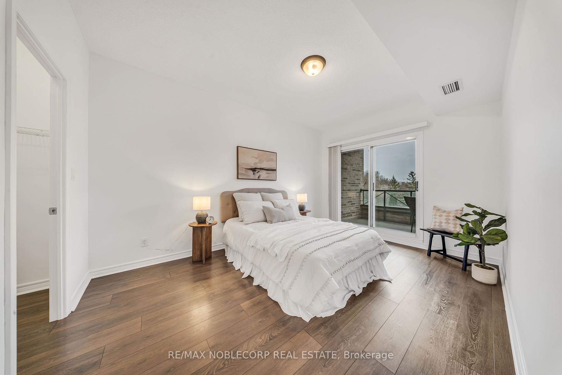 3 Bedrooms Condo at 121 Woodbridge, Vaughan For sale
