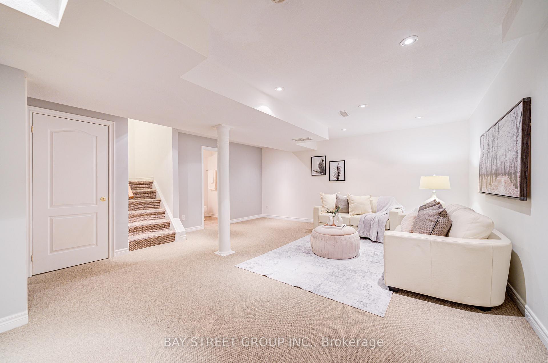 2 Bedrooms Condo at 1085 Harrogate, Hamilton For sale