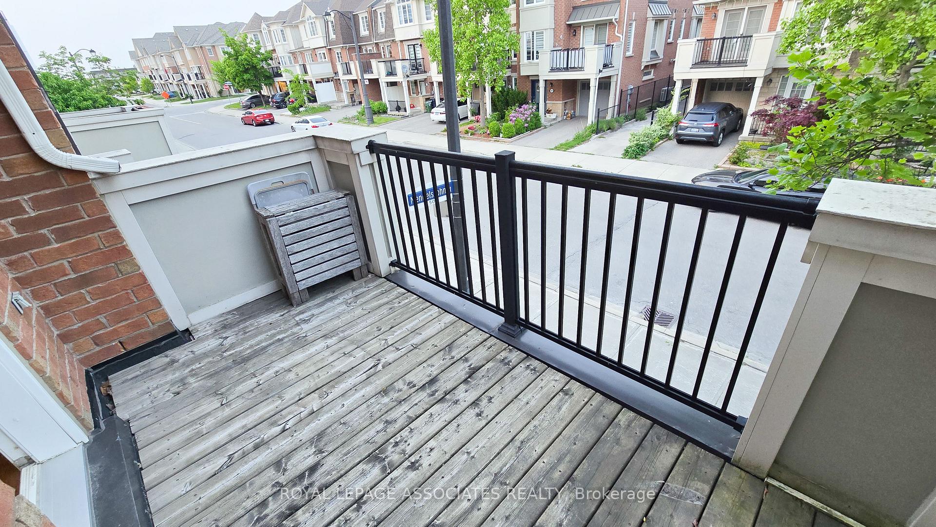 2 Bedrooms Condo at 50 Mendelssohn, Toronto For sale