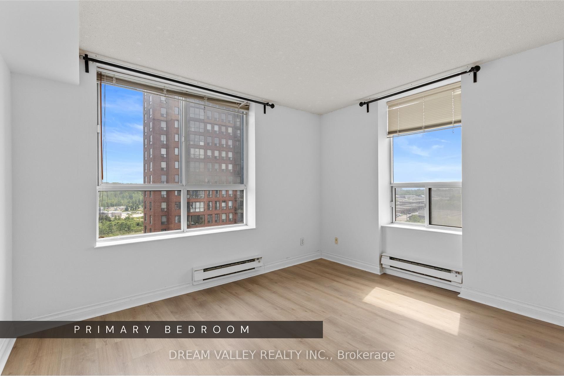3 Bedrooms Condo at 330 Mccowan, Toronto For sale