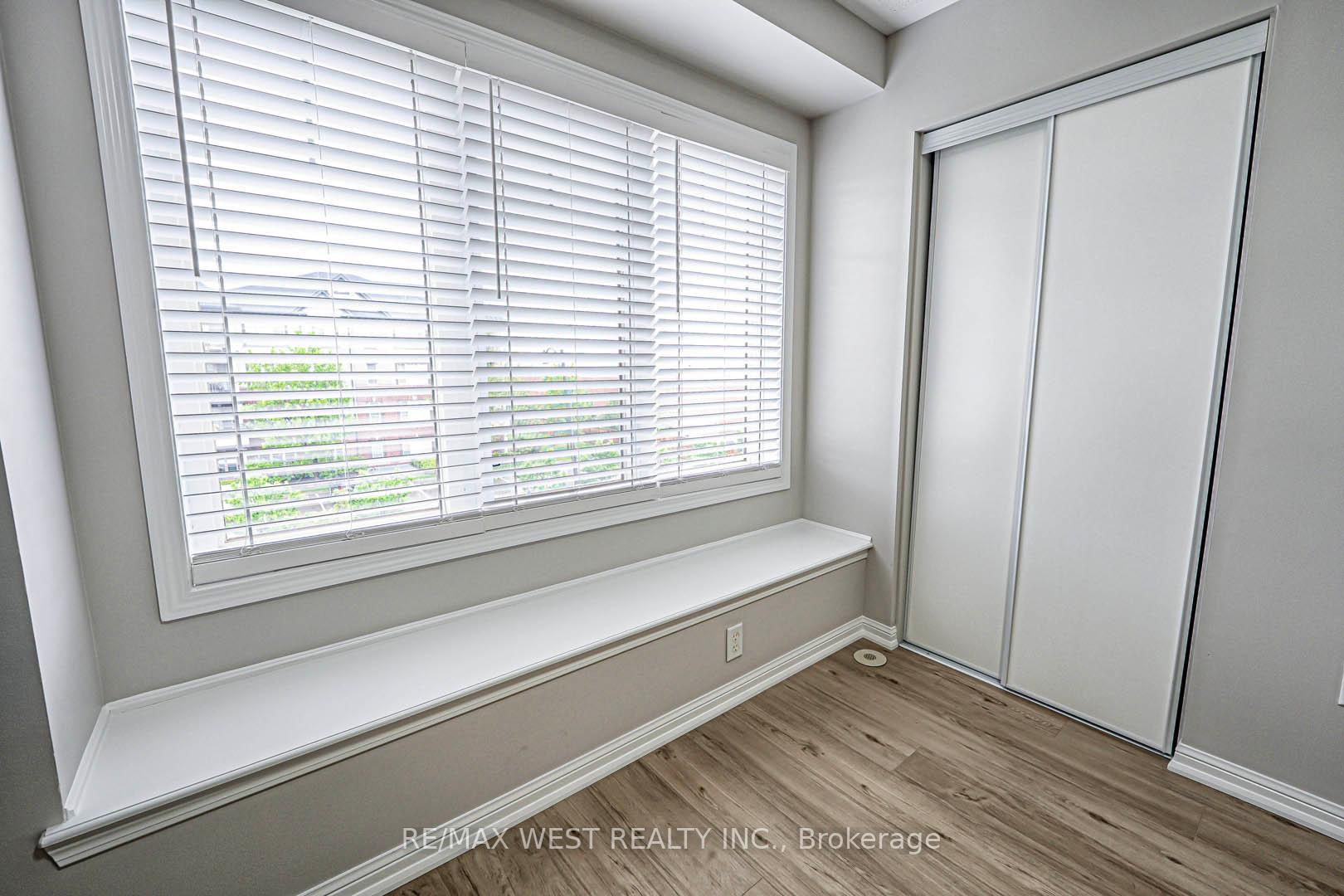 3 Bedrooms Condo at 3050 Rotary, Burlington For sale