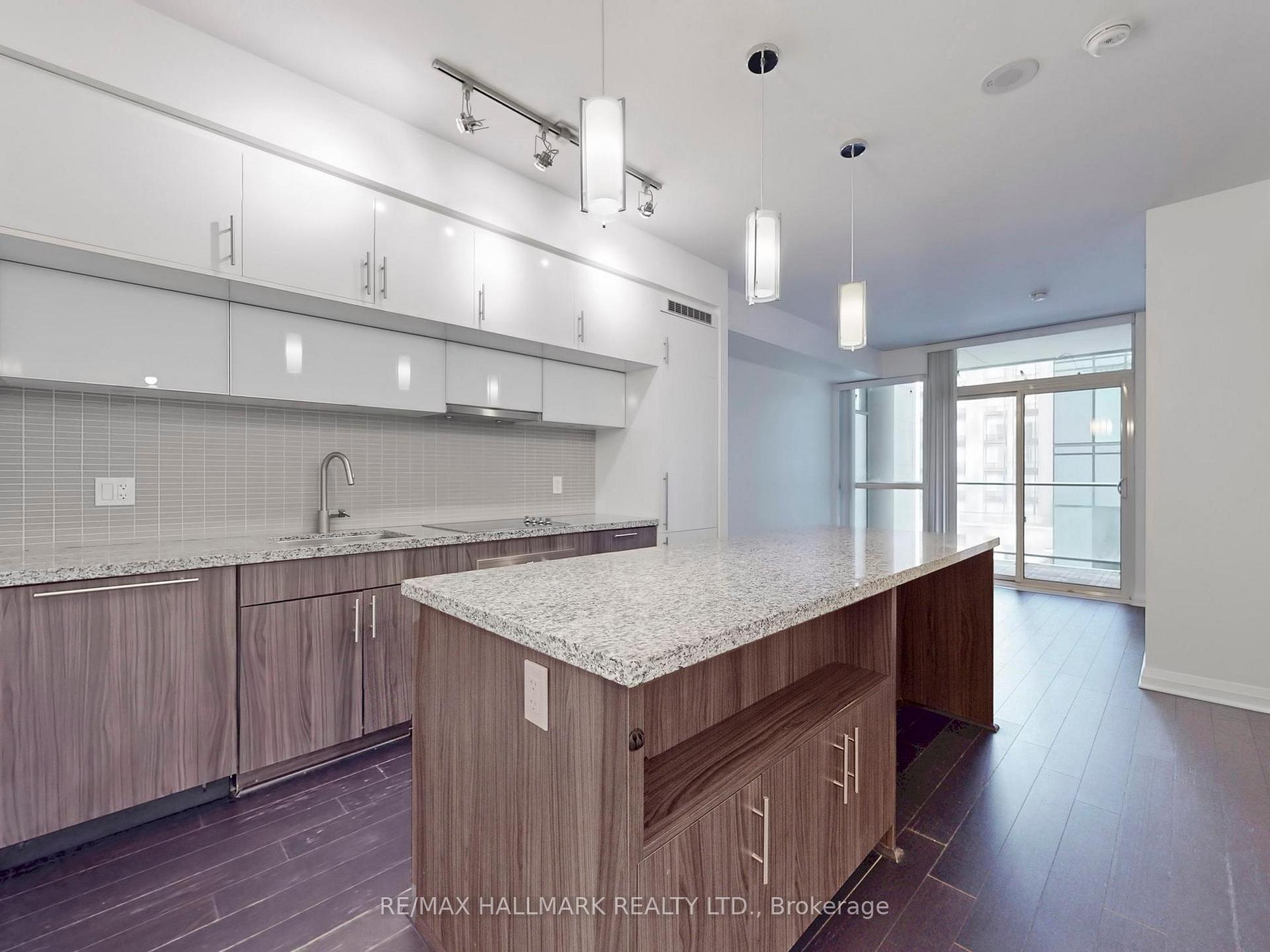 2 Bedrooms Condo at 8 Mercer, Toronto For sale