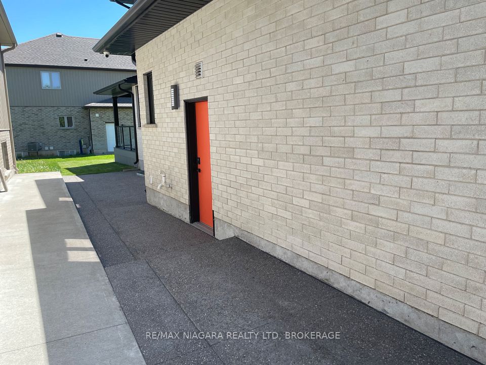 6484 Sam Iorfida Drive, Niagara Falls, ON L2G 0H5