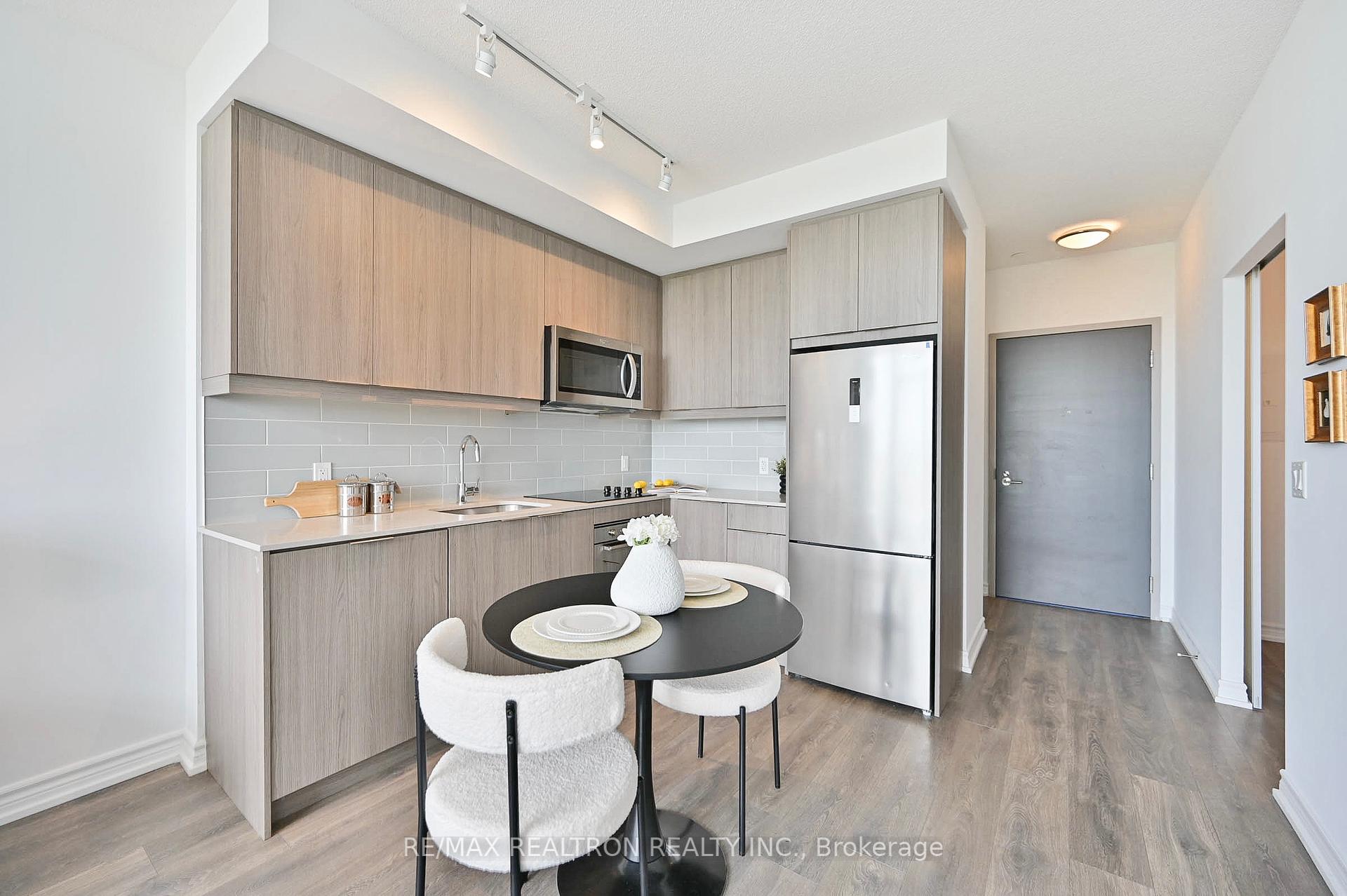 2 Bedrooms Condo at 36 Forest Manor, Toronto For sale