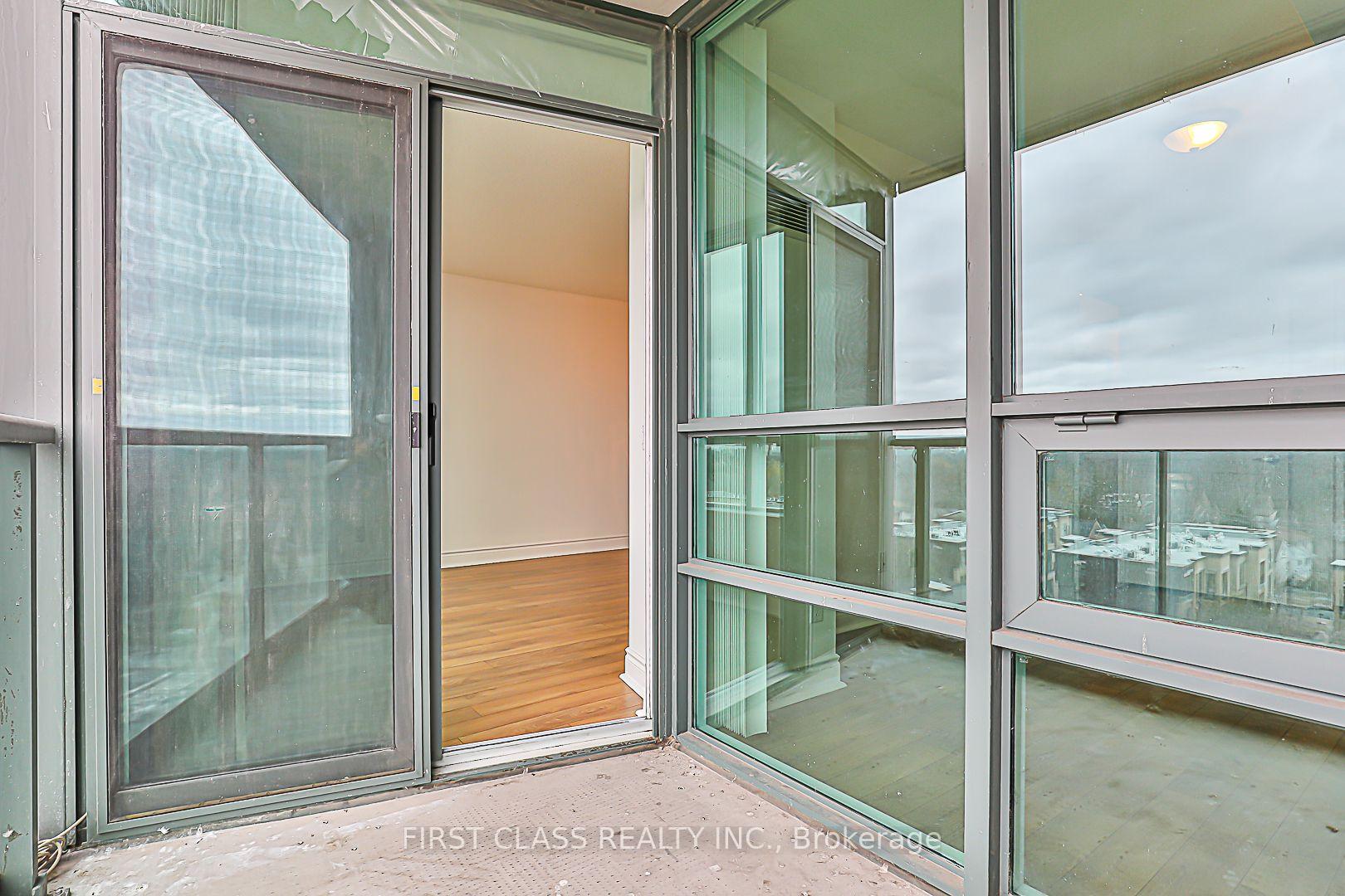 2 Bedrooms Condo at 15 Greenview,  Toronto For sale