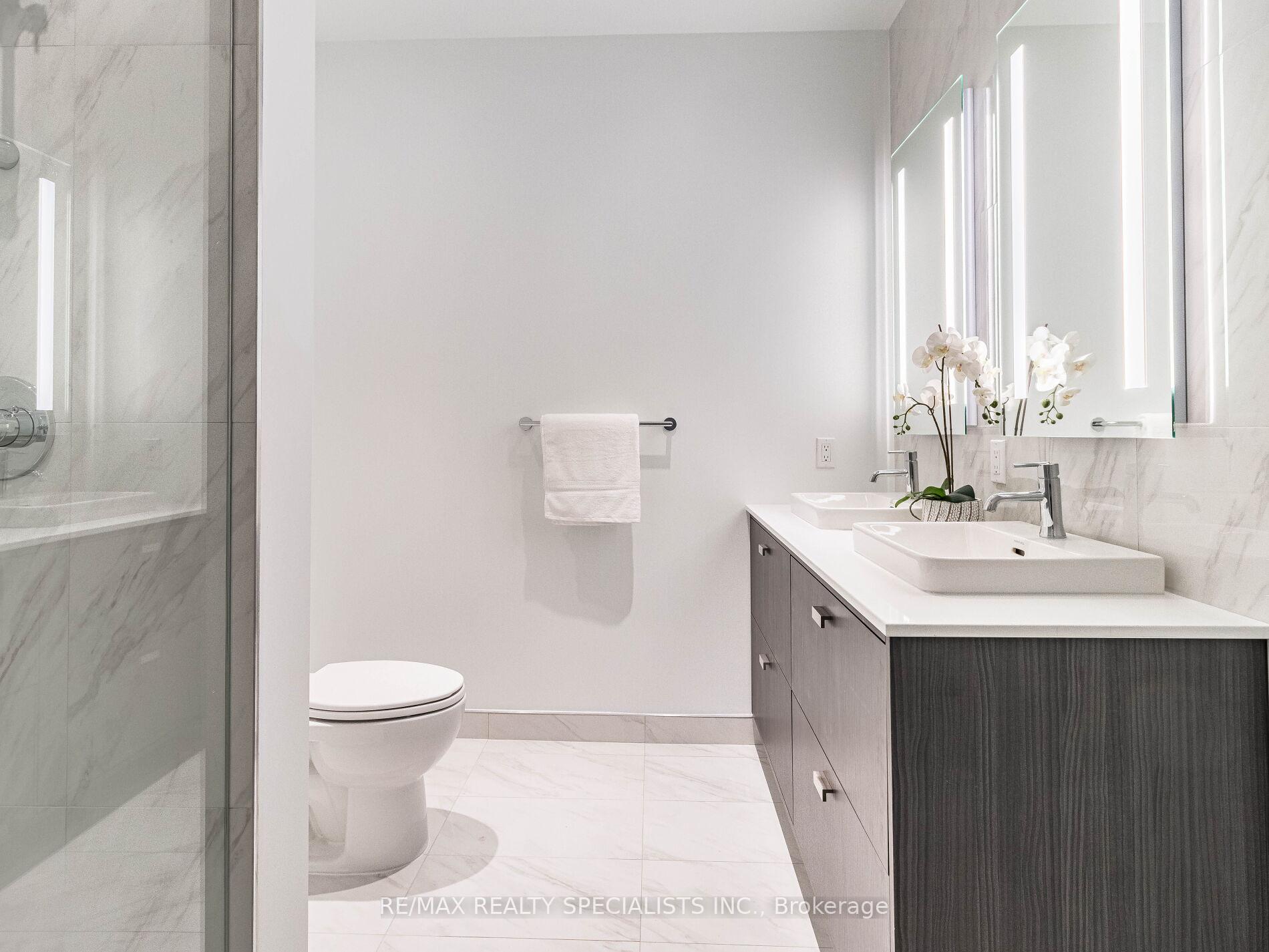 3 Bedrooms Condo at 480 Front,  Toronto For sale