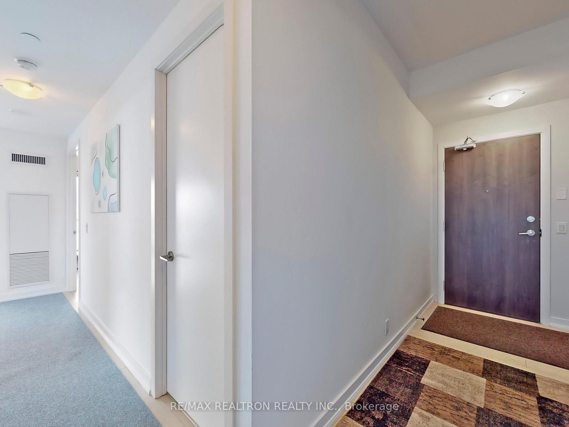 3 Bedrooms Condo at 10 Park Lawn, Toronto For sale