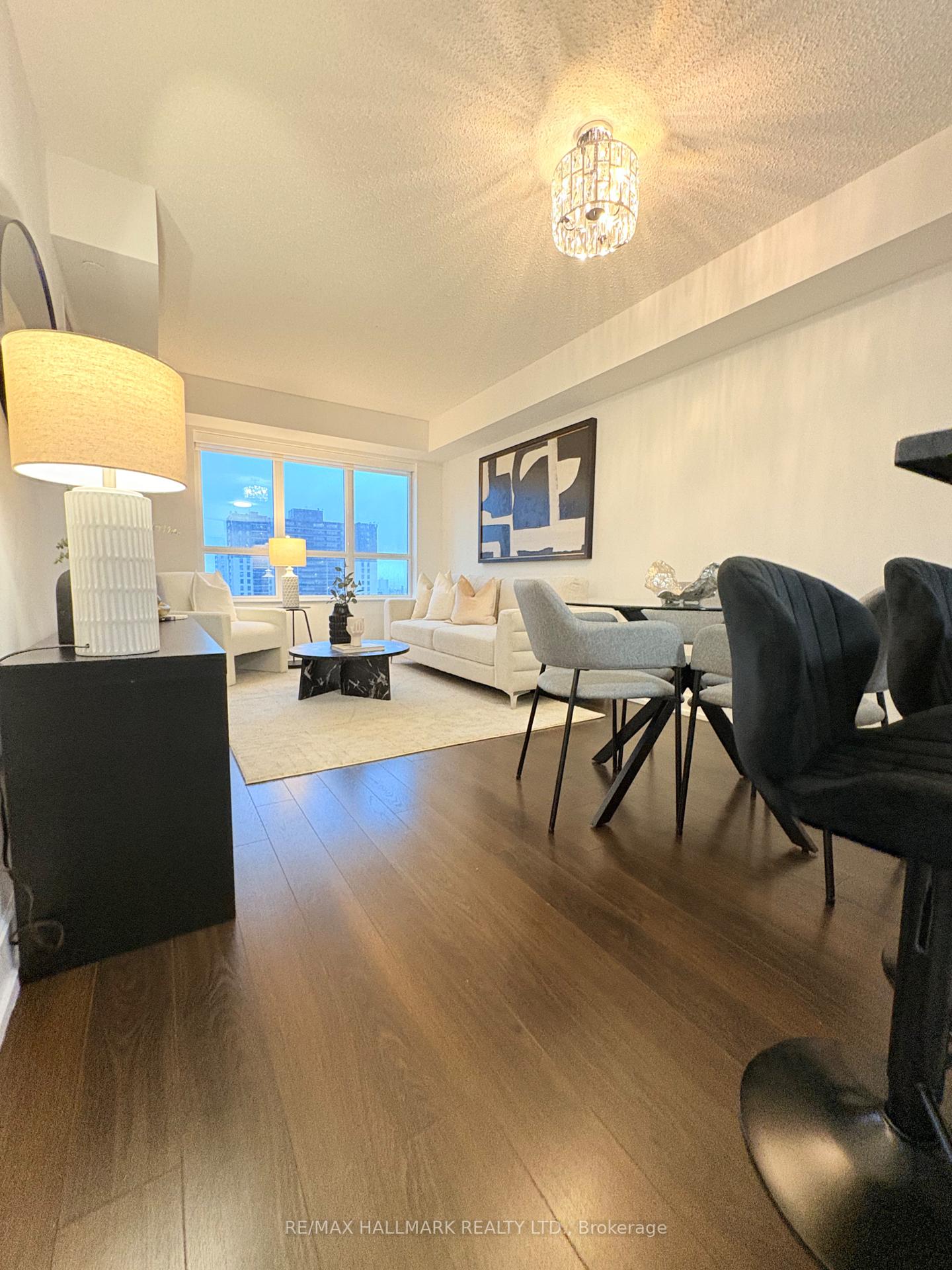 2 Bedrooms Condo at 2 EVA, Toronto For sale