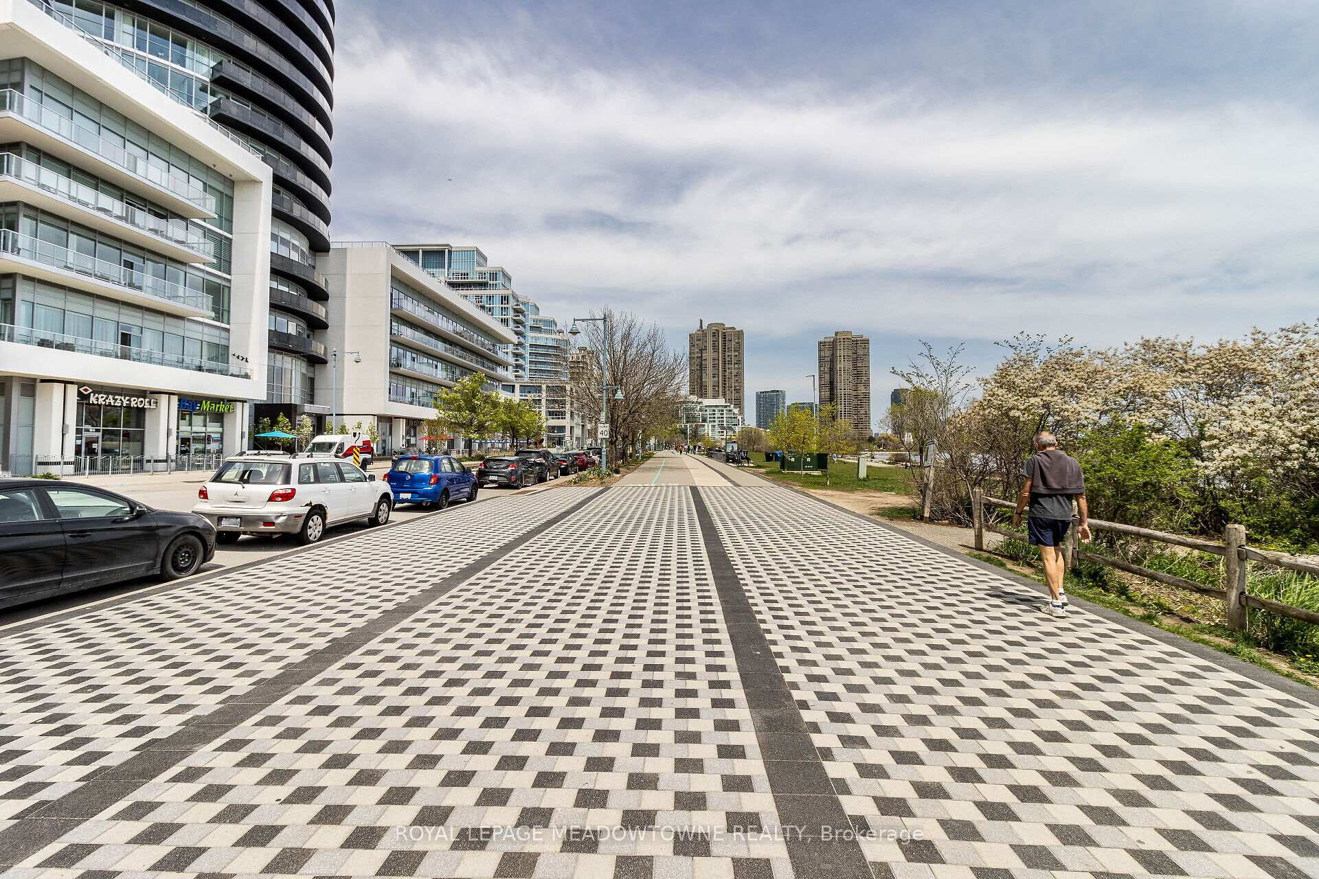 2 Bedrooms Condo at 110 Marine Parade, Toronto For sale
