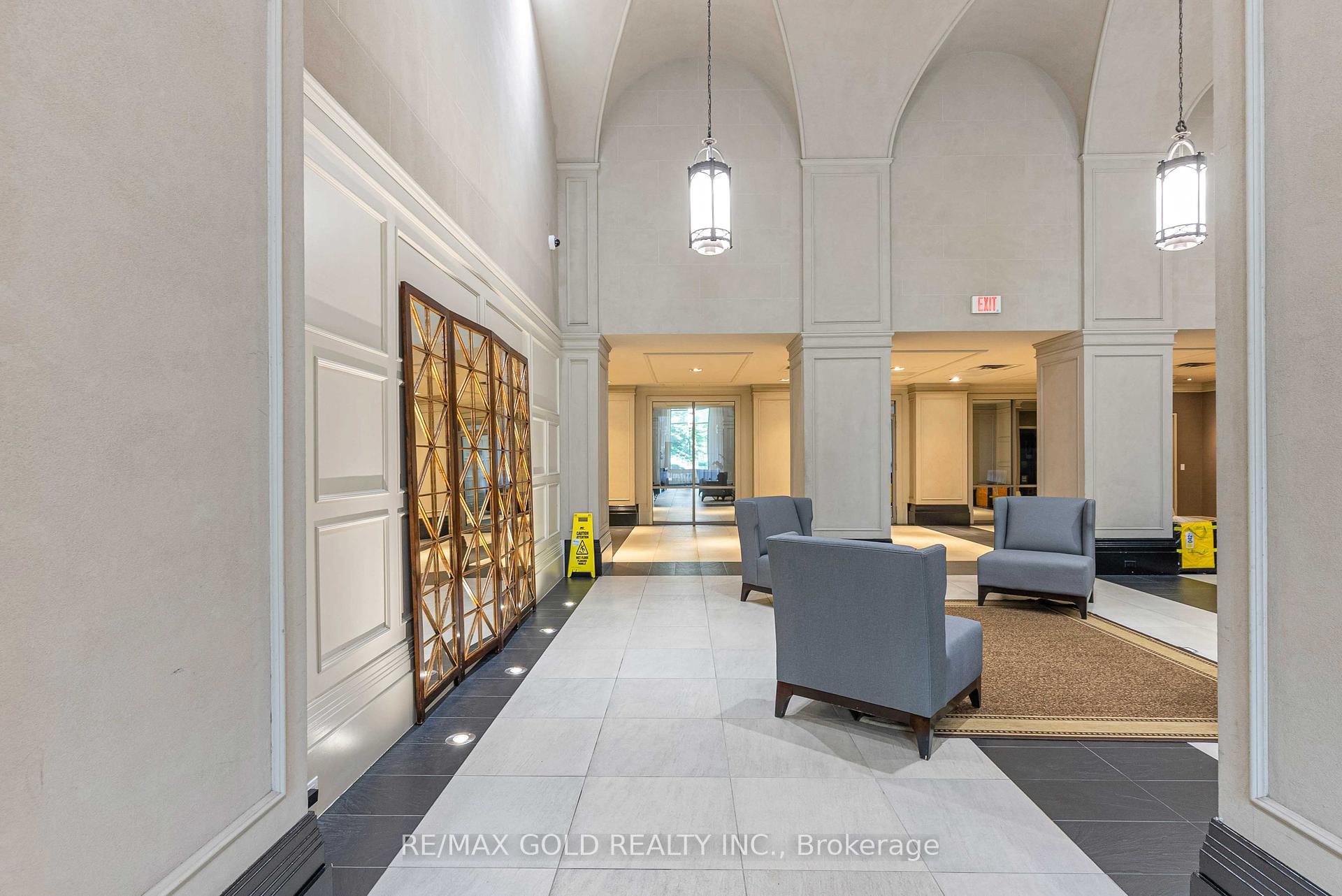 2 Bedrooms Condo at 388 Prince Of Wales, Mississauga For sale