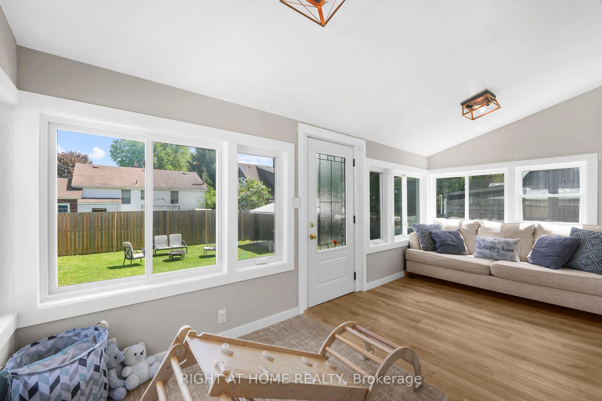 392 Stouffer Street
