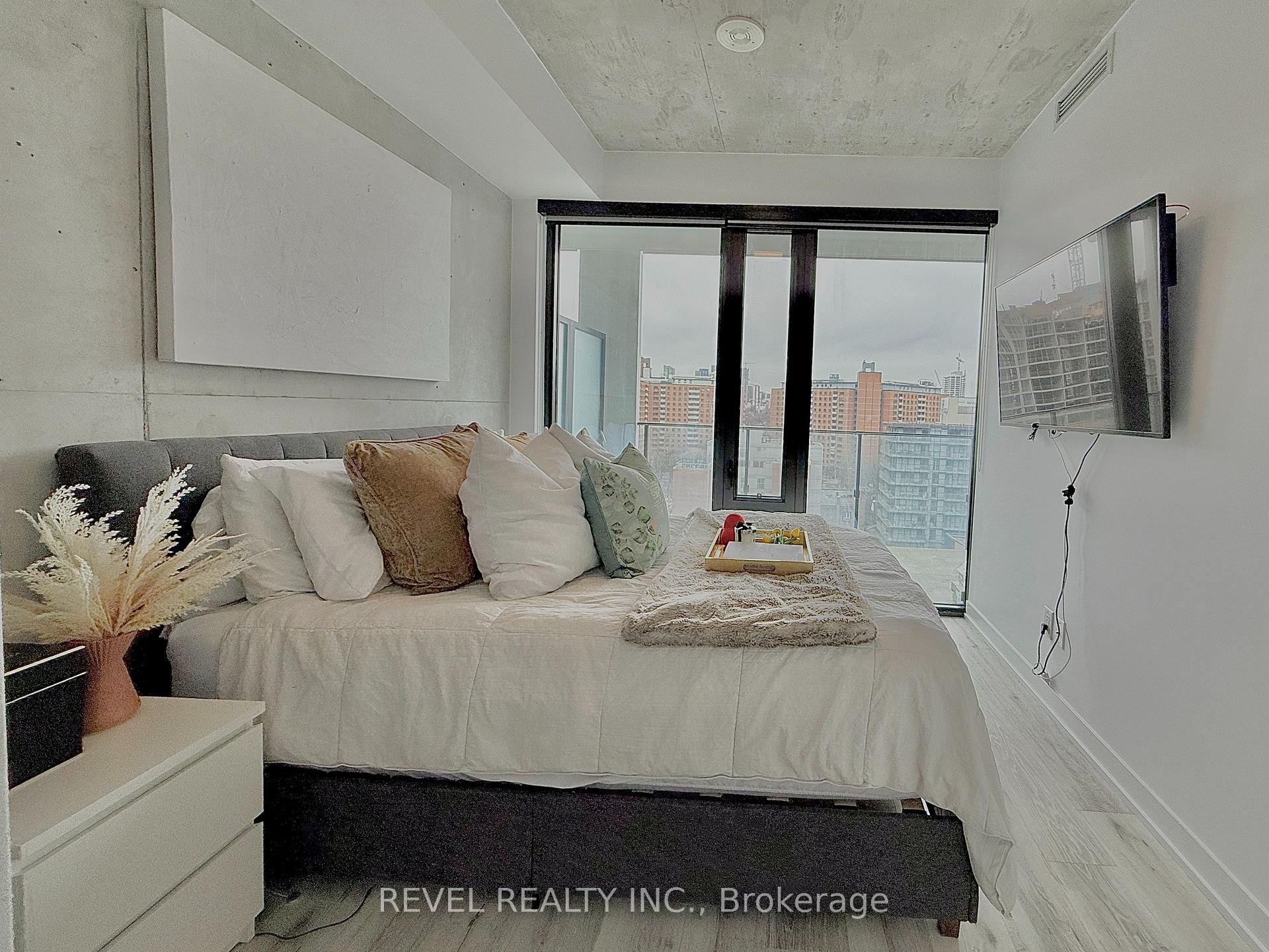 2 Bedrooms Condo at 55 Ontario, Toronto For sale