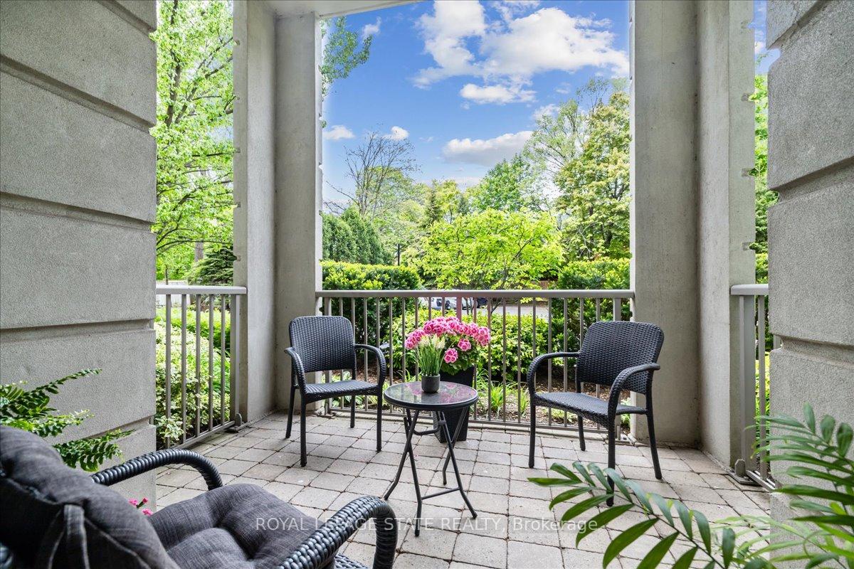 2 Bedrooms Condo at 442 Maple, Burlington For sale