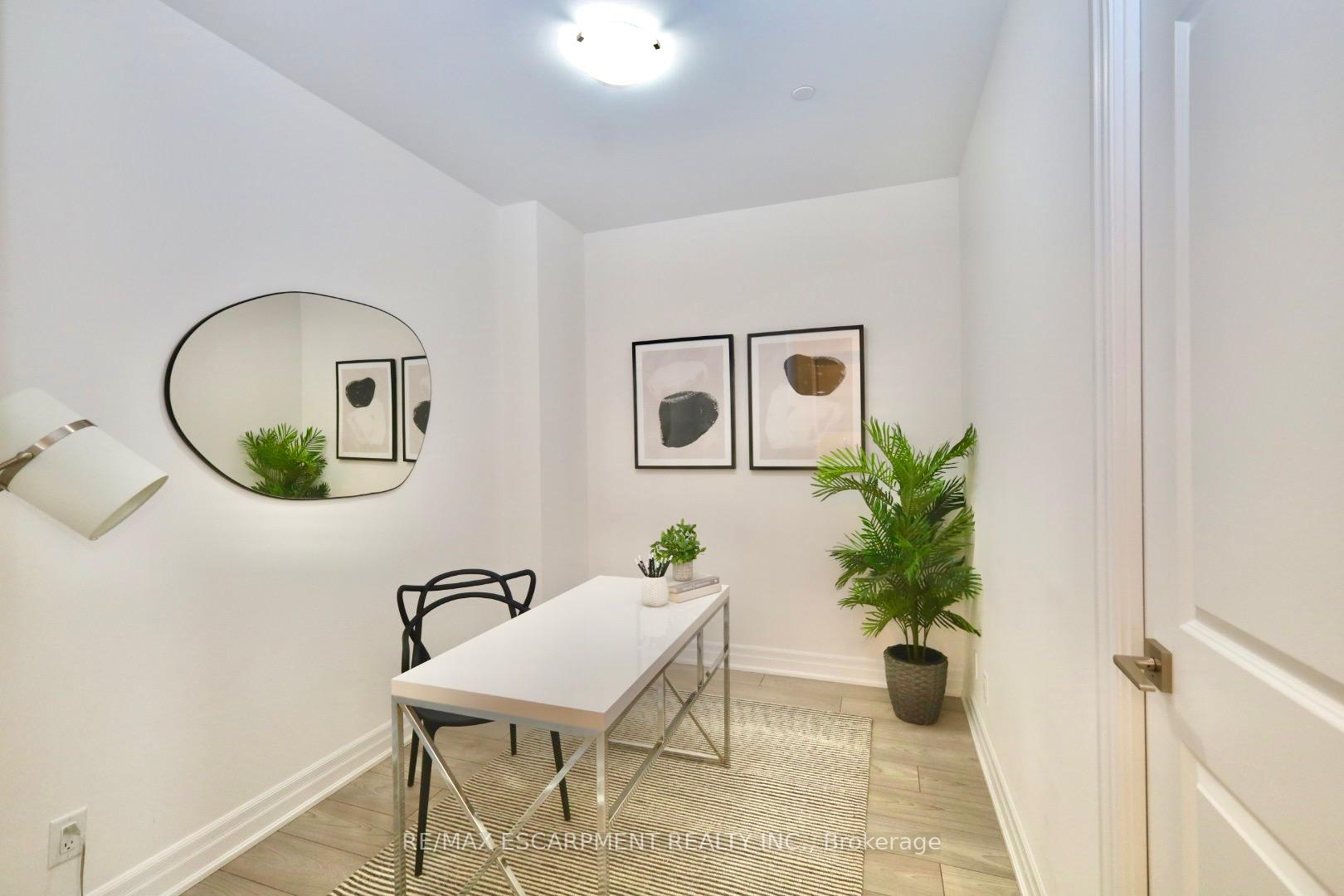 2 Bedrooms Condo at 36 Elm, Mississauga For sale