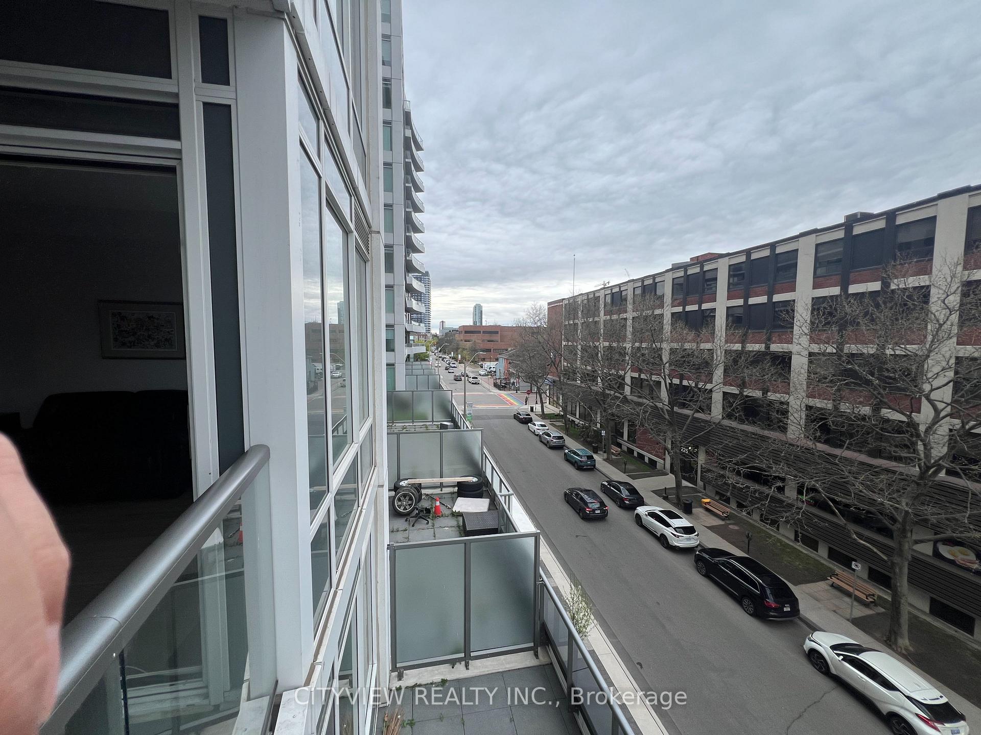 2 Bedrooms Condo at 212 king William, Hamilton For sale
