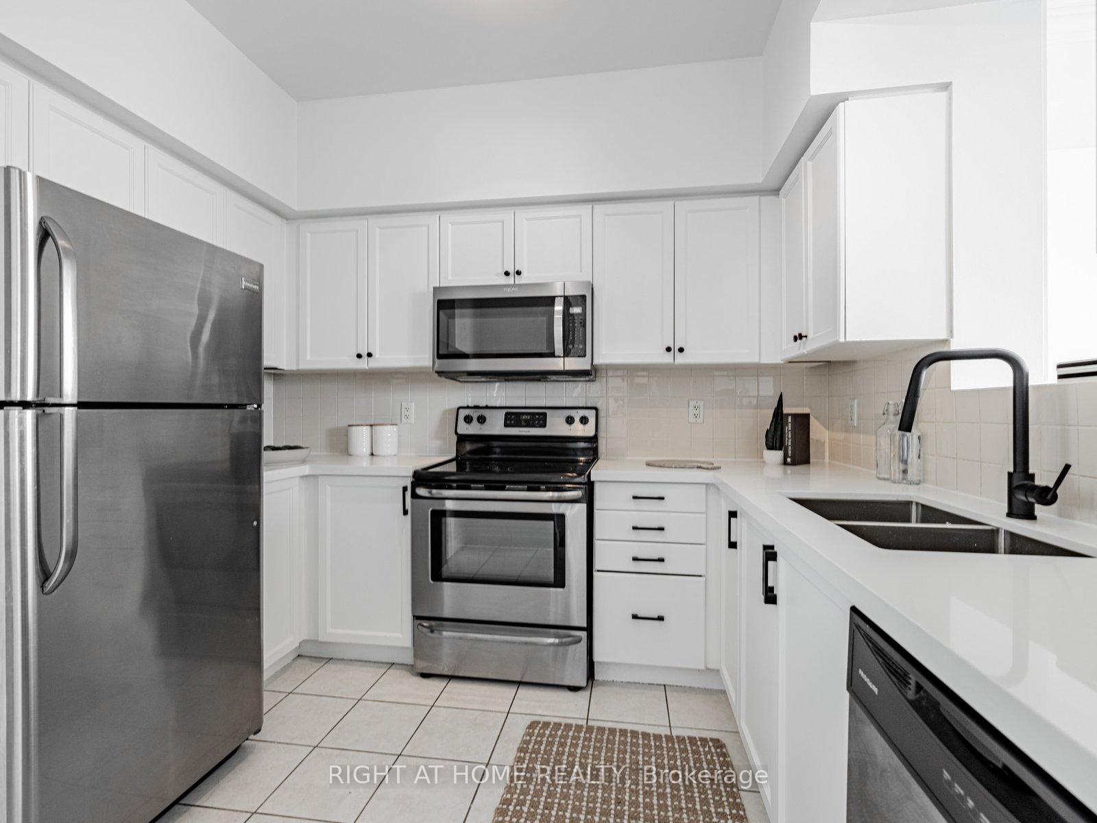3 Bedrooms Condo at 1 Clairtrell, Toronto For sale